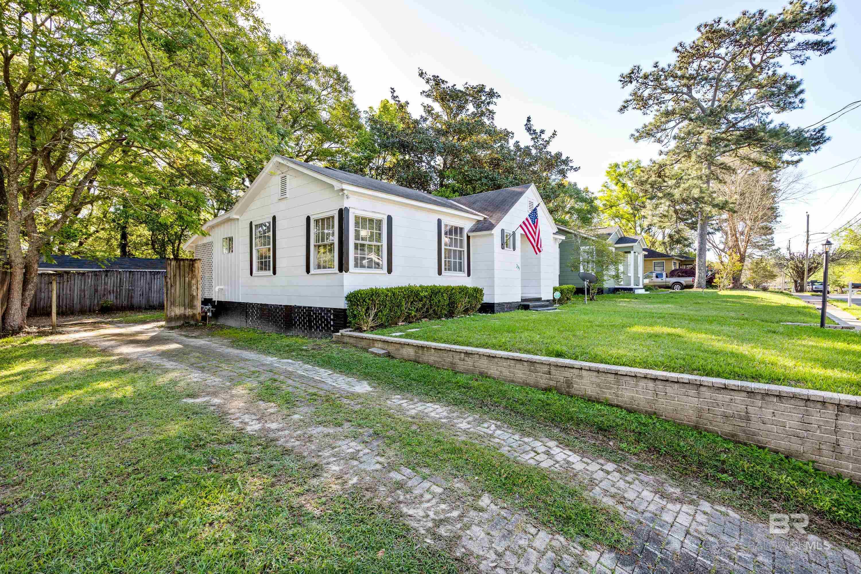 Homes for sale in Mobile, AL | 255 Pinehill Dr, Mobile, AL 36606 | MLS# 380195