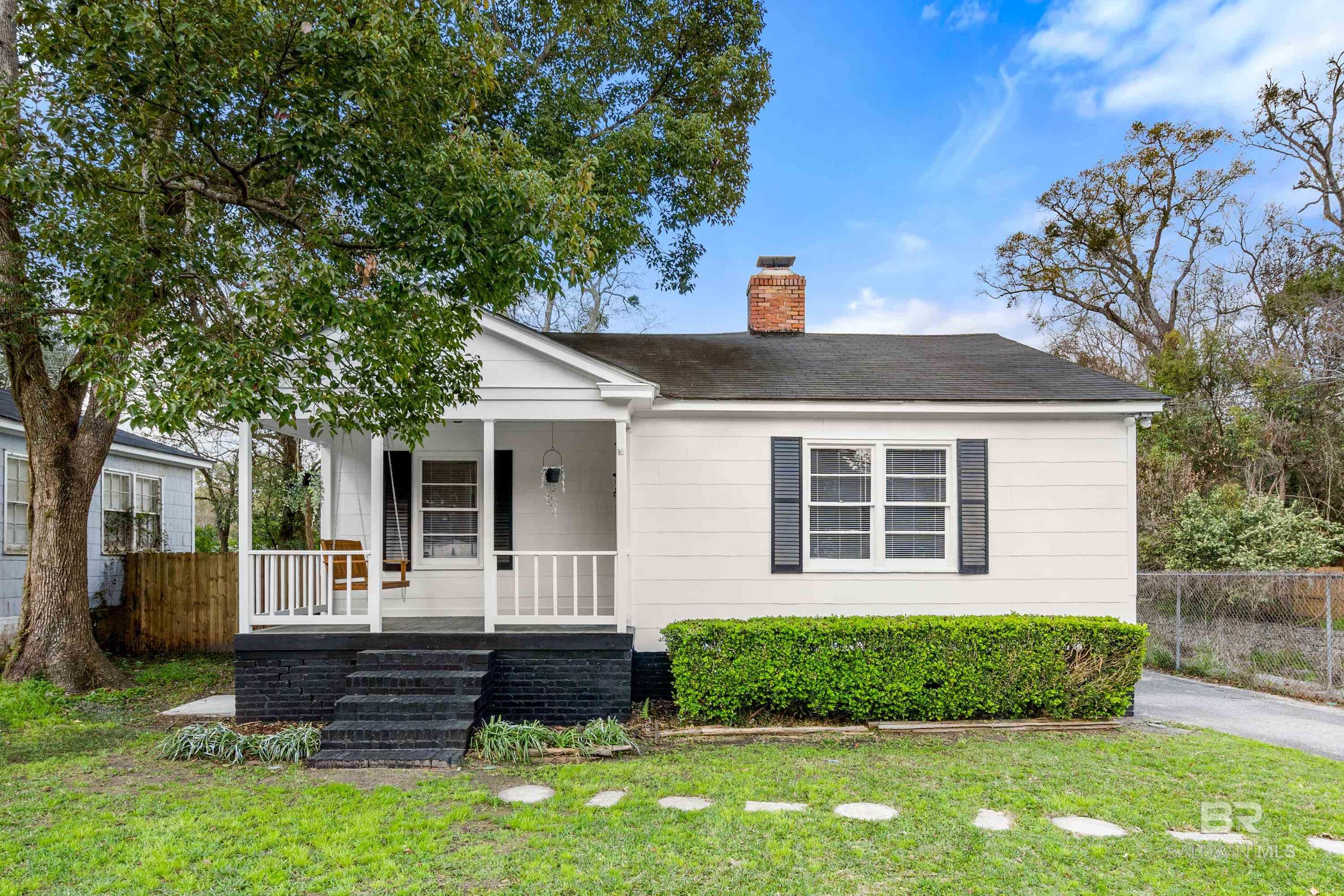 Homes for sale in Mobile, AL | 208 Pinehill Dr, Mobile, AL 36606 | MLS# 380196