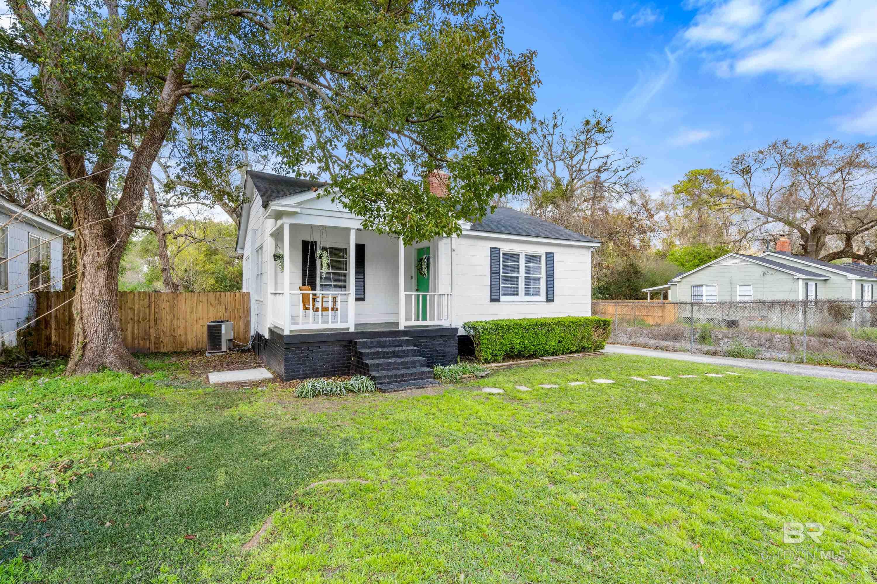 Homes for sale in Mobile, AL | 208 Pinehill Dr, Mobile, AL 36606 | MLS# 380196