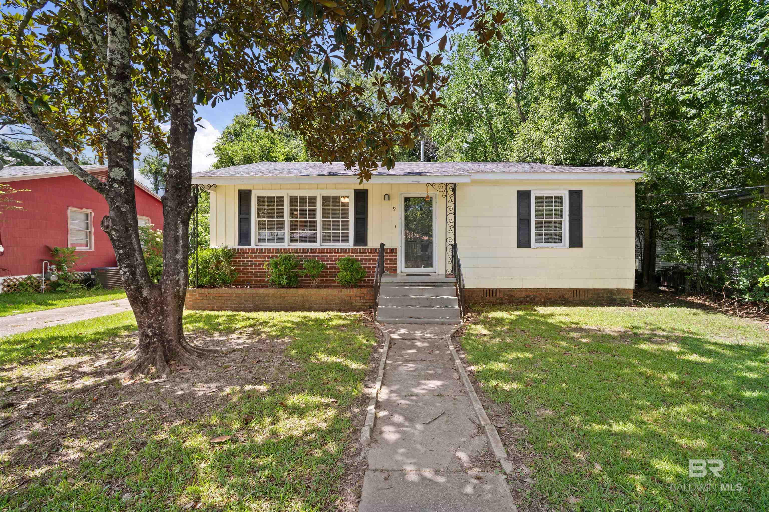 Homes for sale in Chickasaw, AL | 9 Elizabeth Avenue, Chickasaw, AL 36611 | MLS# 381291