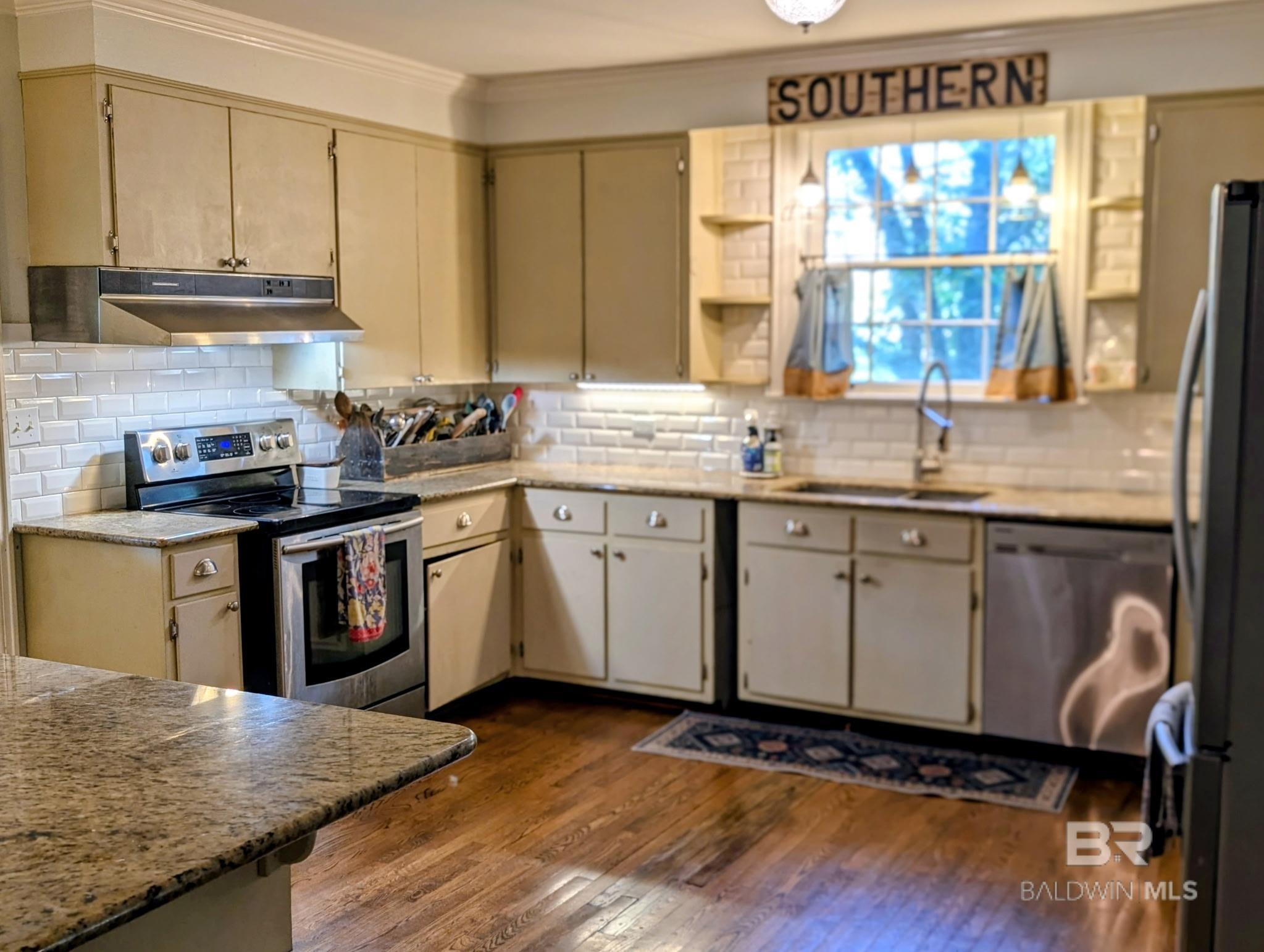 Homes for sale in Brewton, AL | 1415 Poplar Avenue, Brewton, AL 36426 | MLS# 381337