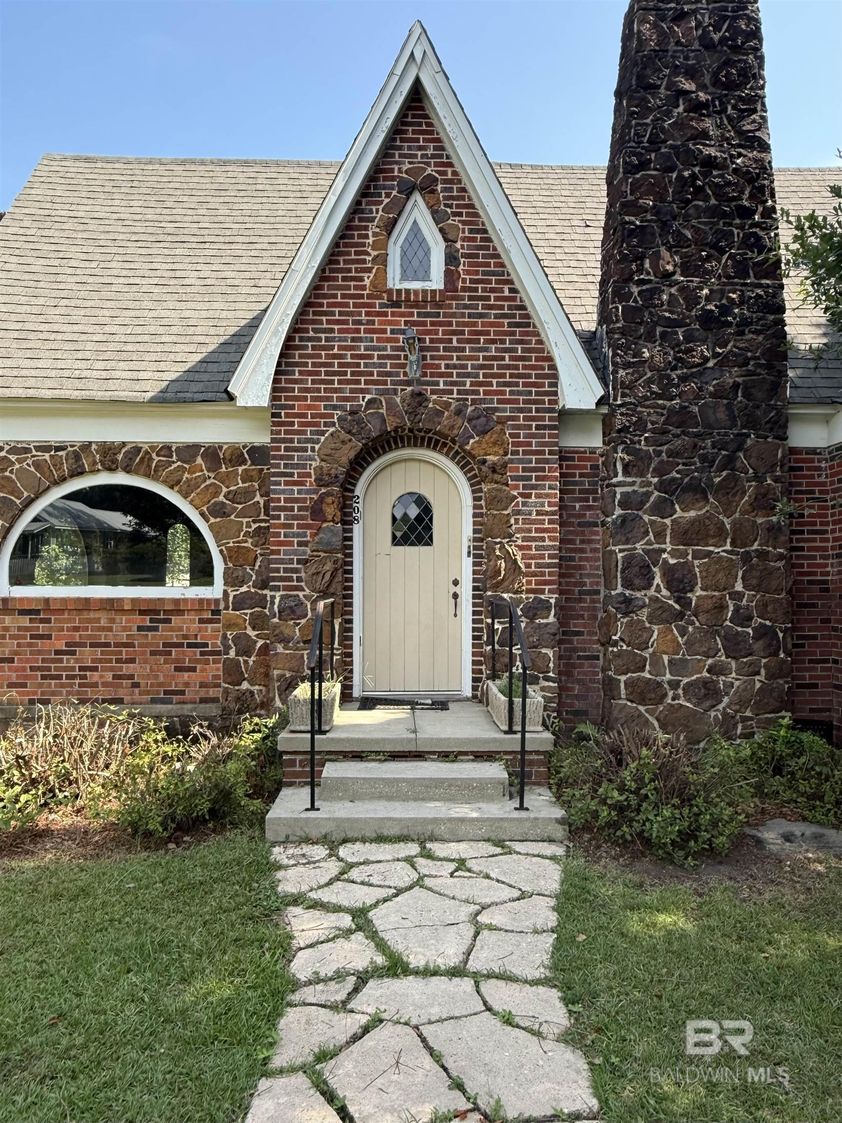 Homes for sale in Foley, AL | 208 W Orange Avenue, Foley, AL 36535 | MLS# 382658