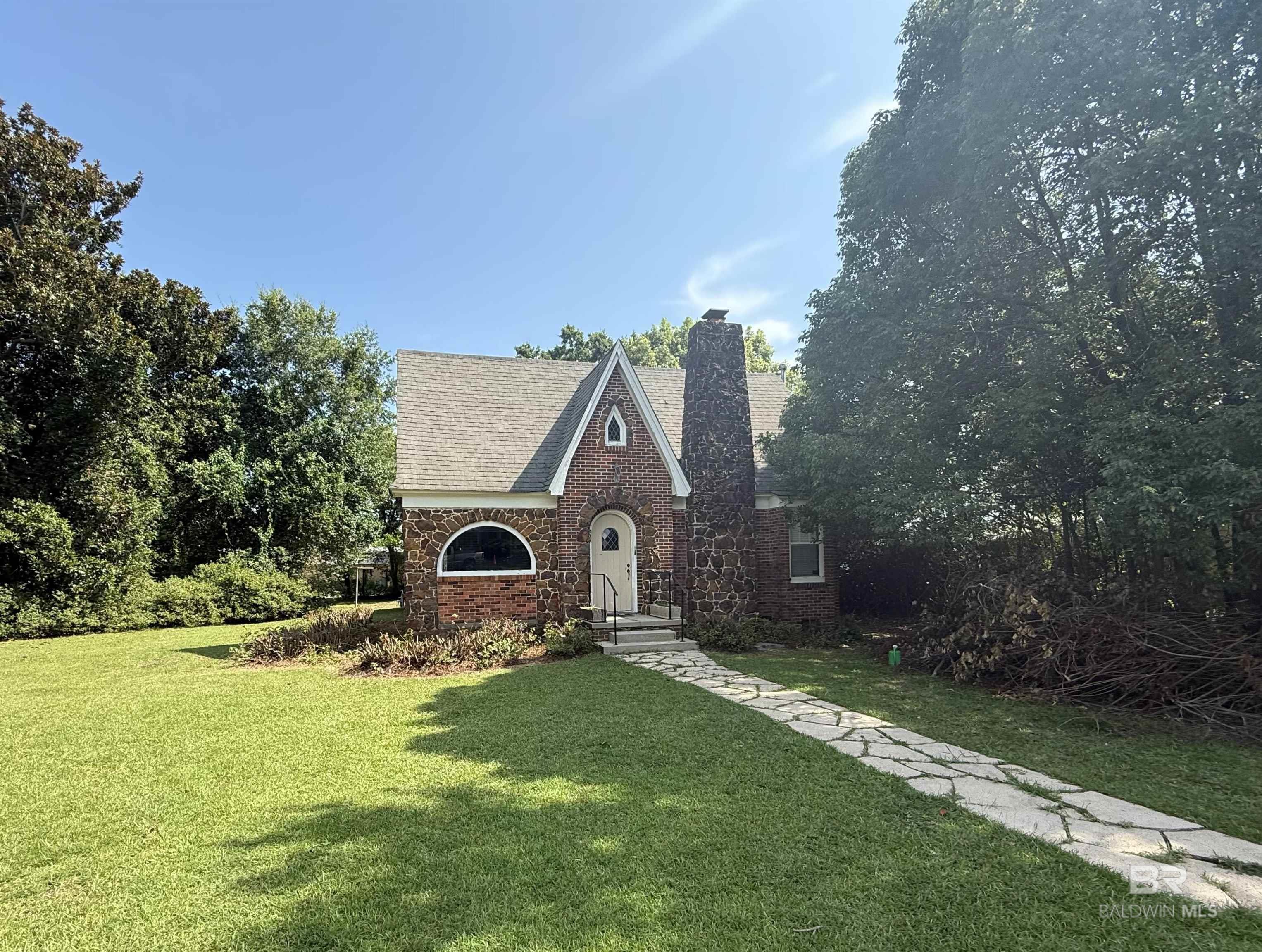 Homes for sale in Foley, AL | 208 W Orange Avenue, Foley, AL 36535 | MLS# 382658