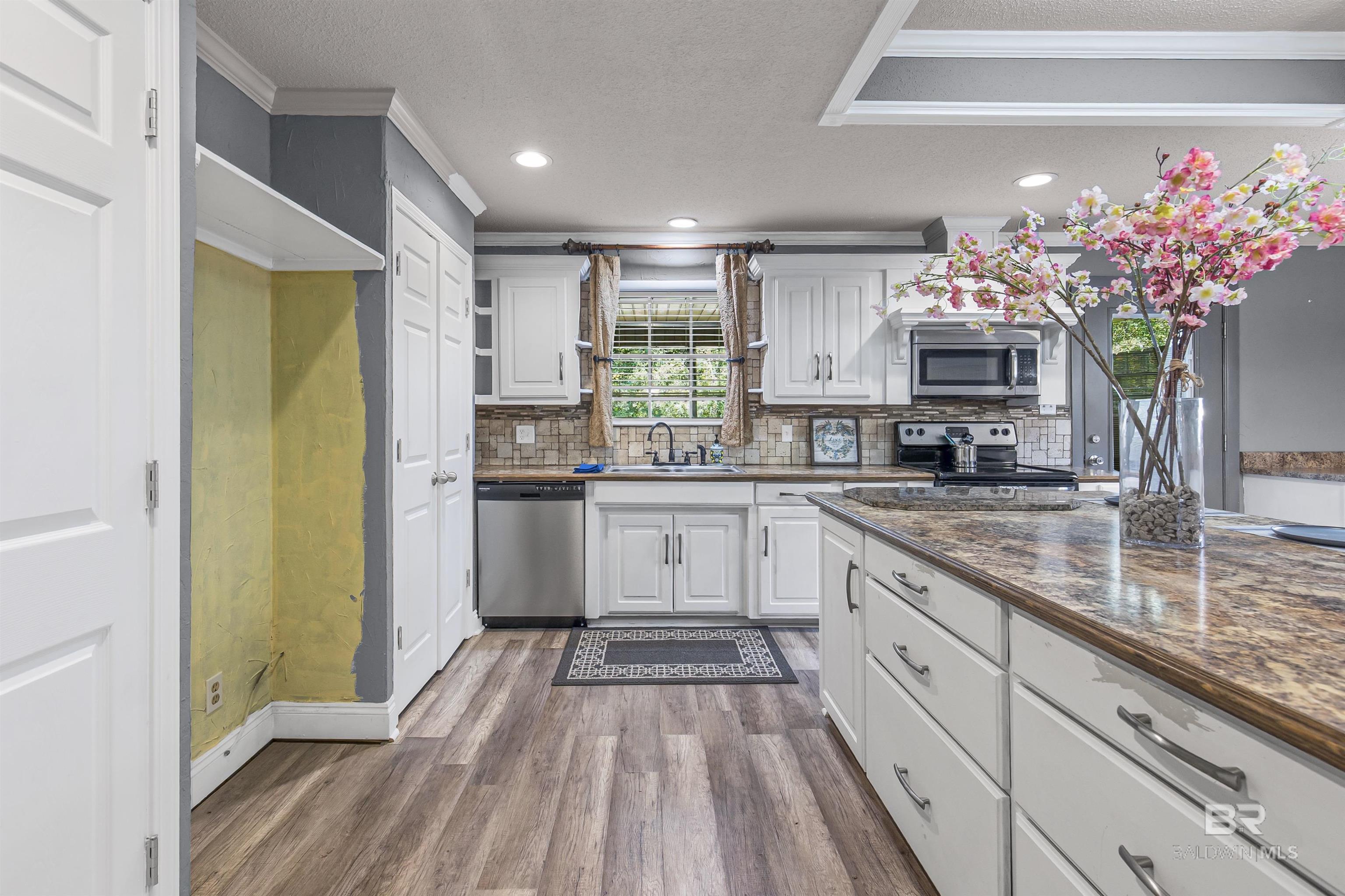 Homes for sale in Chickasaw, AL | 36 Ridgeview Dr, Chickasaw, AL 36611 | MLS# 382855