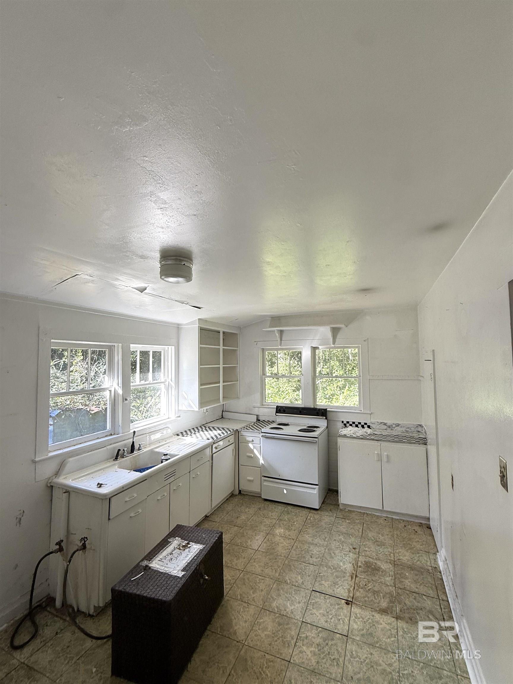 Homes for sale in Mobile, AL | 6513 Grace Street, Mobile, AL 36618 | MLS# 386697