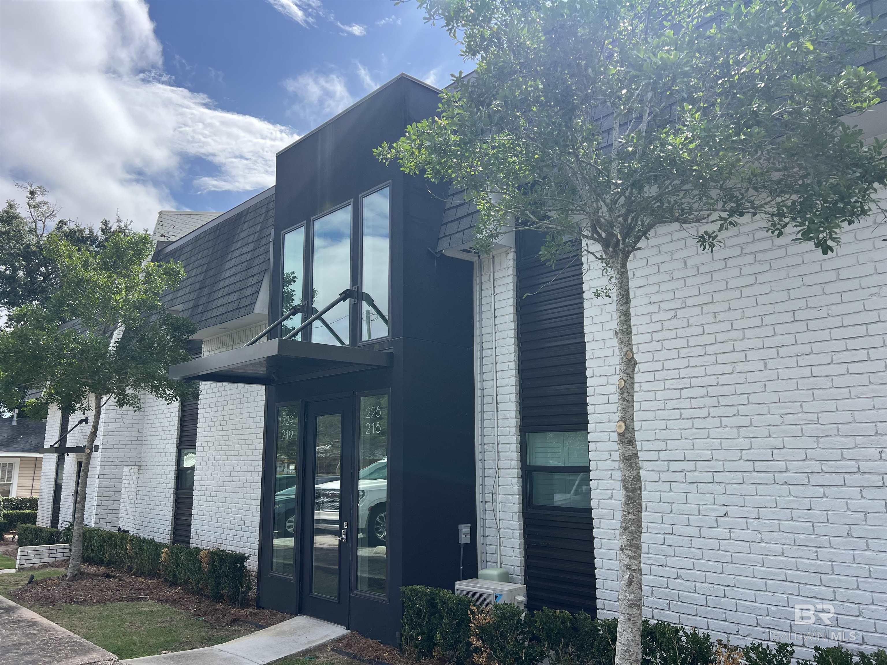 Homes for sale in Mobile, AL | 3655 Old Shell Road #219, Mobile, AL 36608 | MLS# 387046