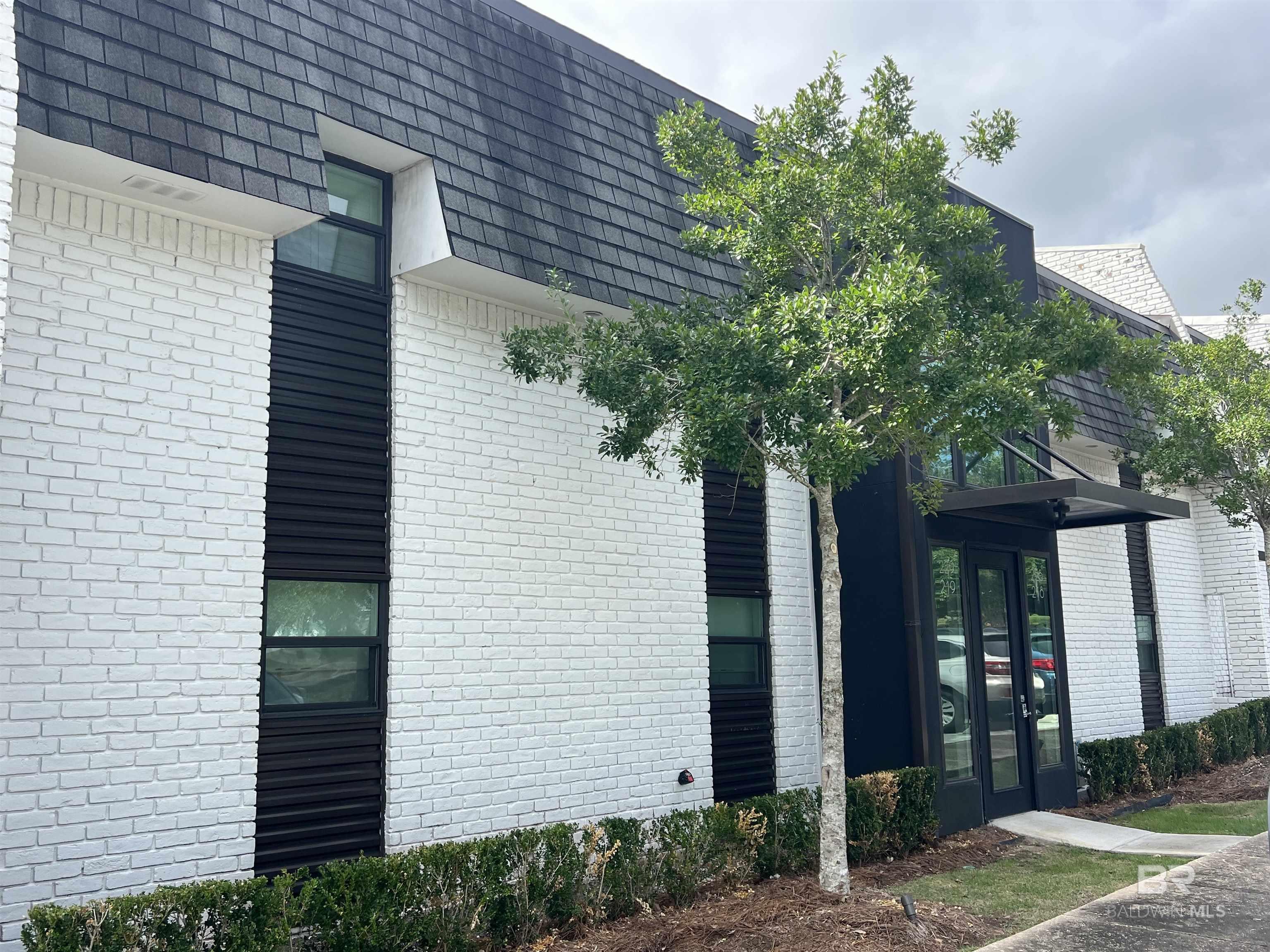 Homes for sale in Mobile, AL | 3655 Old Shell Road #219, Mobile, AL 36608 | MLS# 387046