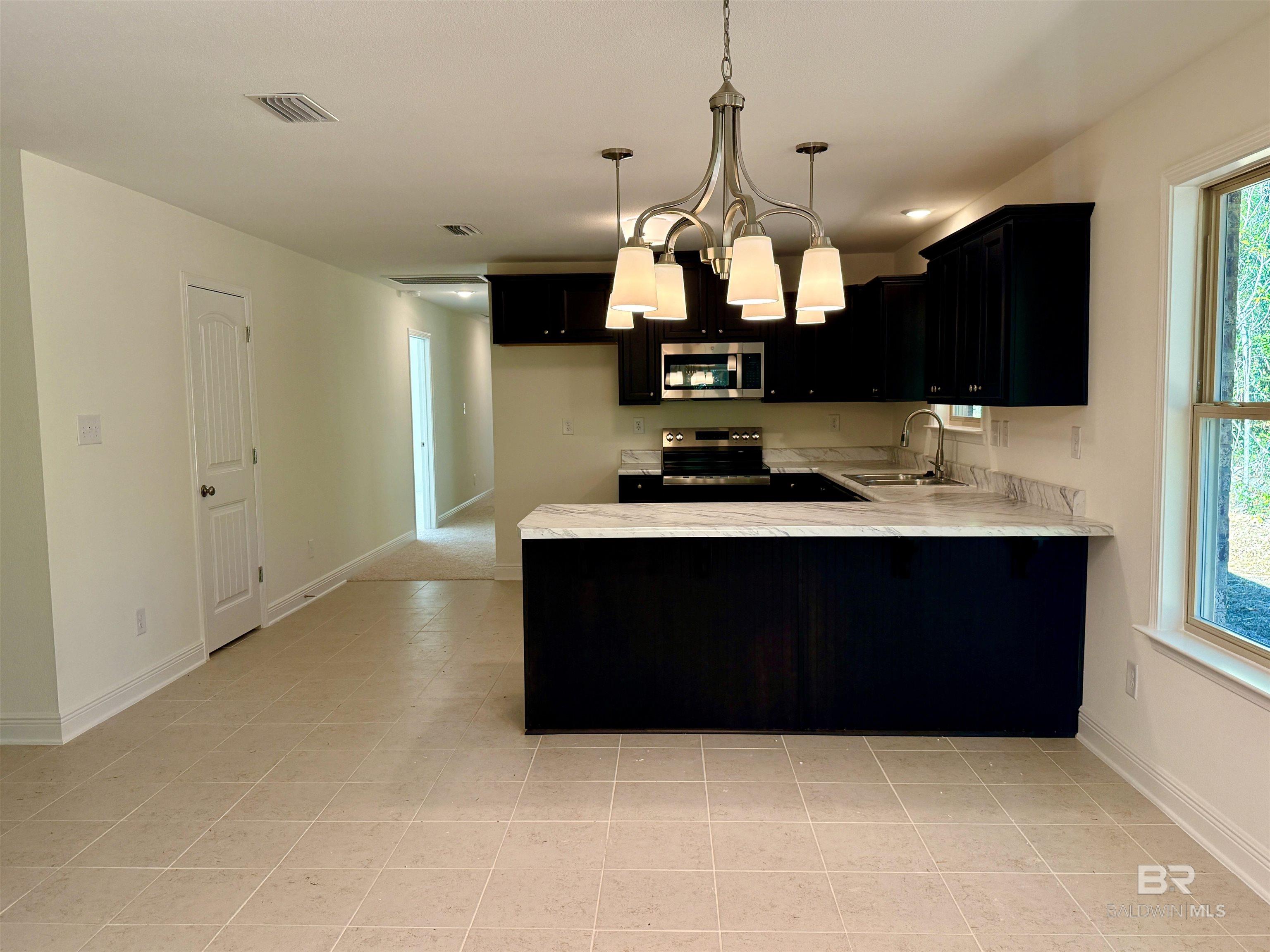 Homes for sale in Mobile, AL | 1124 Forest Glen Dr, Mobile, AL 36618 | MLS# 387625