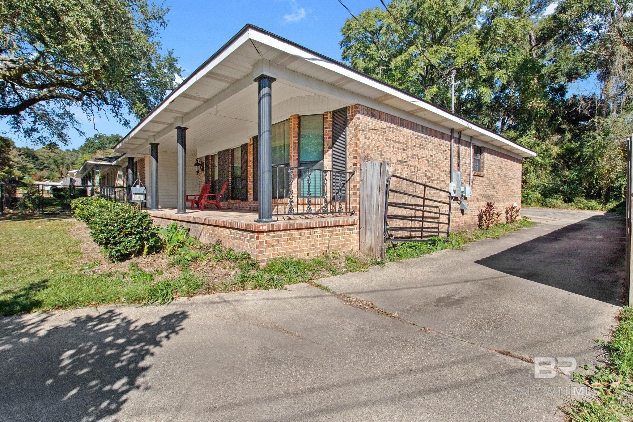 Homes for sale in Mobile, AL | 2705 E Woodcliff Dr, Mobile, AL 36693 | MLS# 387909