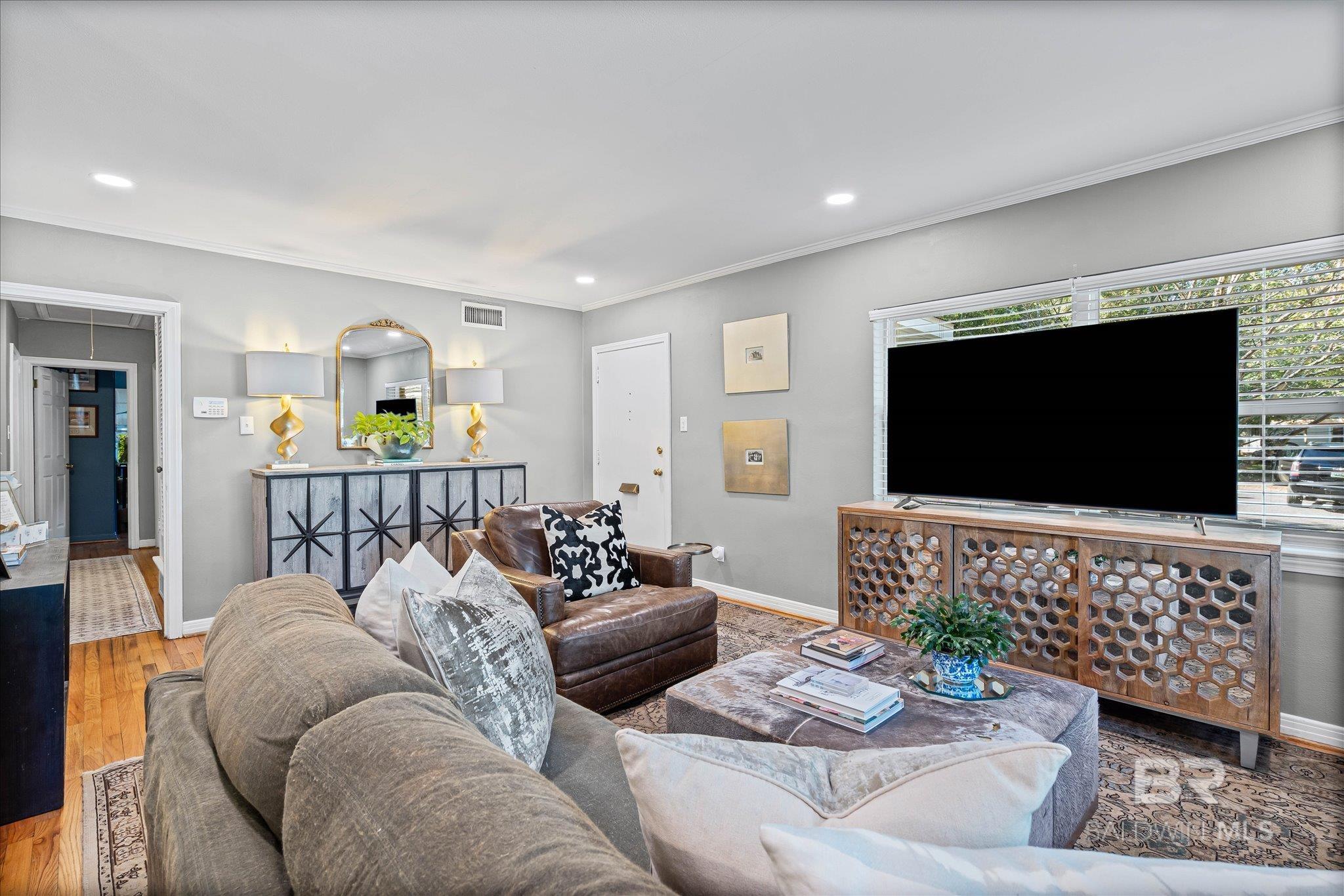 Homes for sale in Mobile, AL | 2103 Upham Pl, Mobile, AL 36607 | MLS# 387961