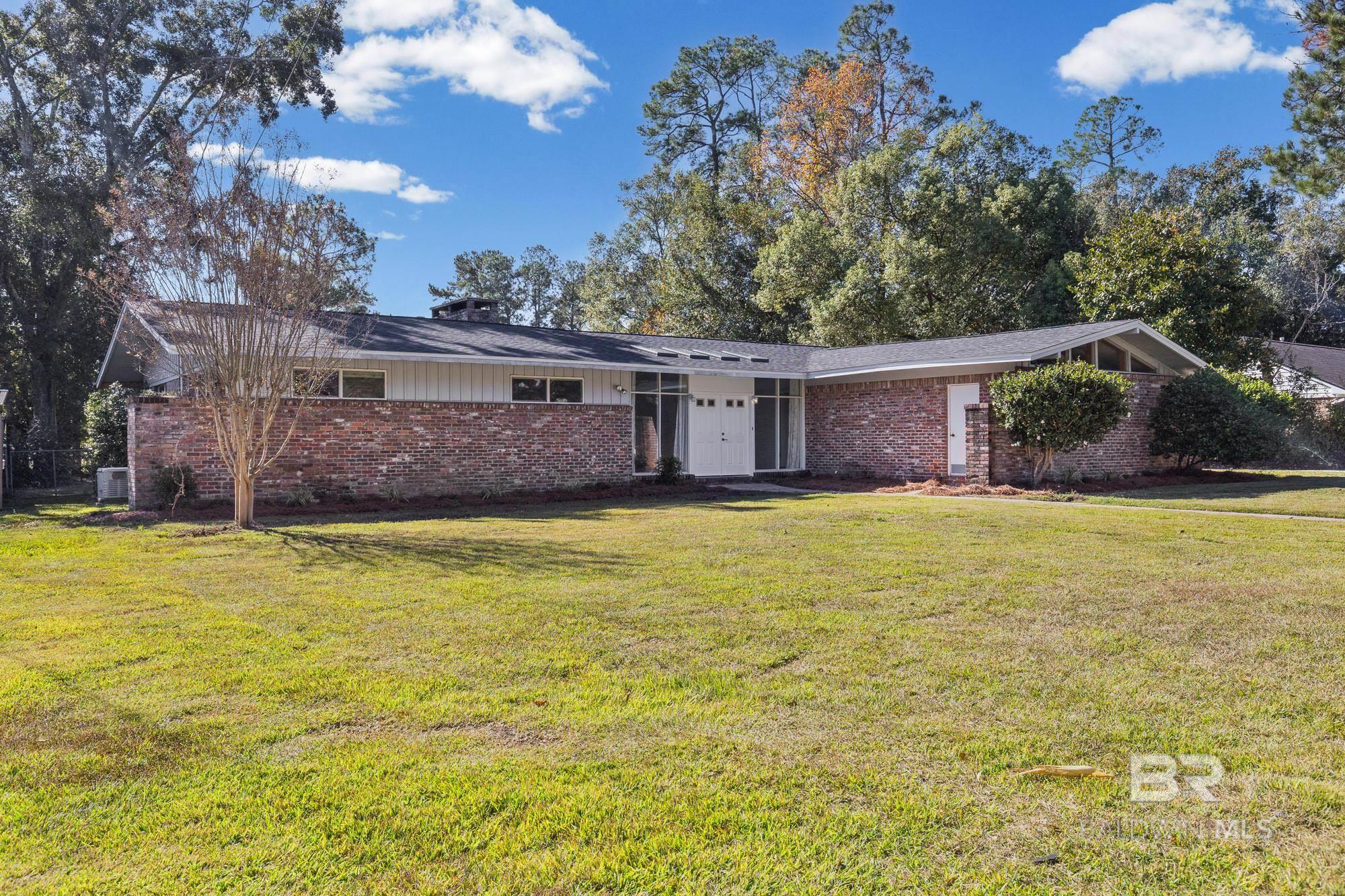 Homes for sale in Mobile, AL | 3913 Pembrocke Avenue, Mobile, AL 36608 | MLS# 387968