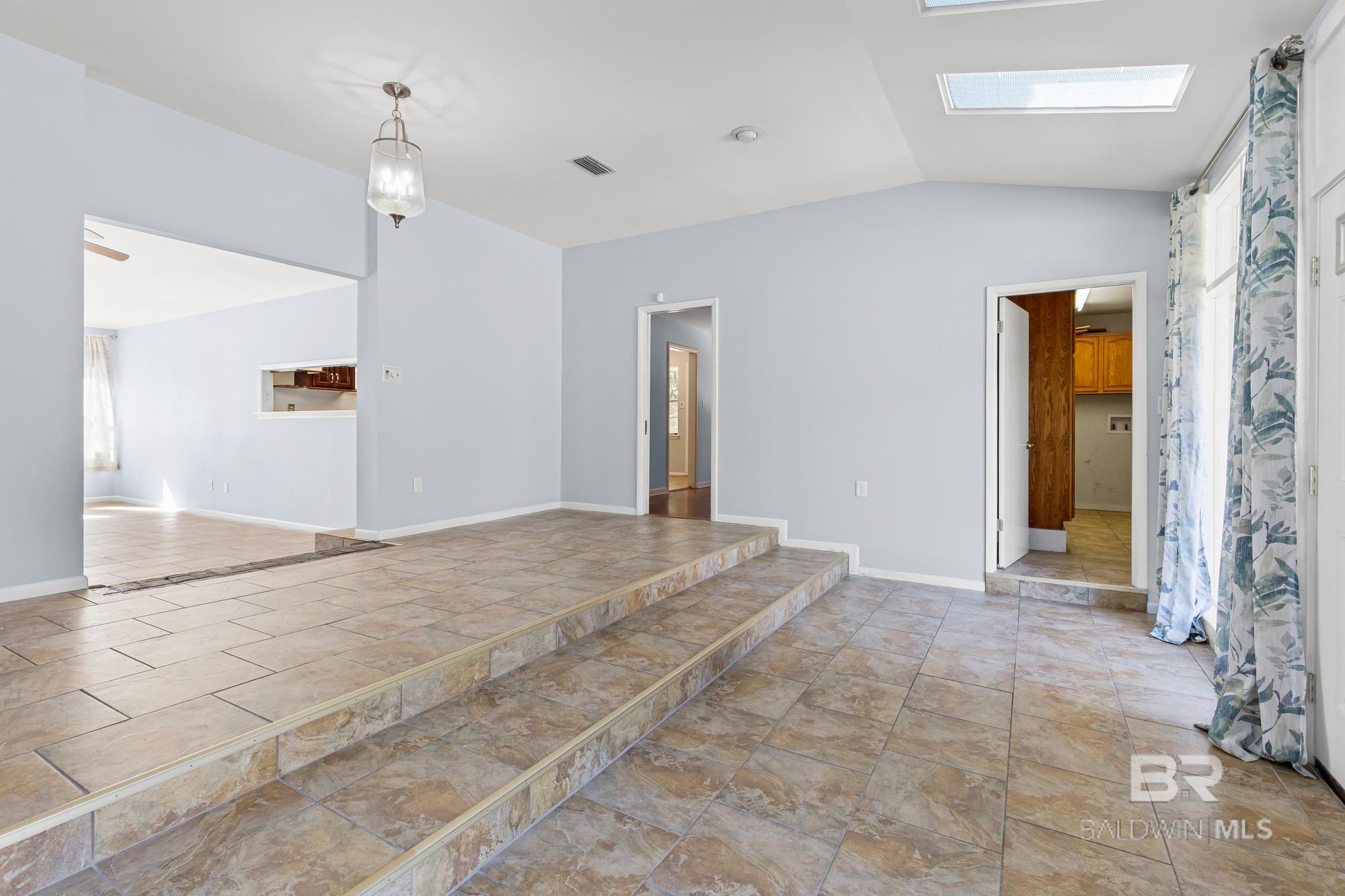 Homes for sale in Mobile, AL | 3913 Pembrocke Avenue, Mobile, AL 36608 | MLS# 387968