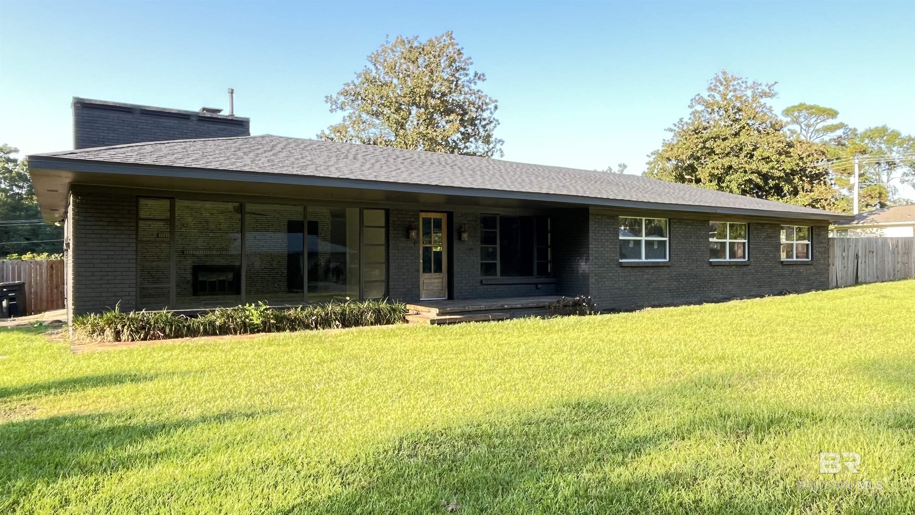 703 Bellangee Avenue