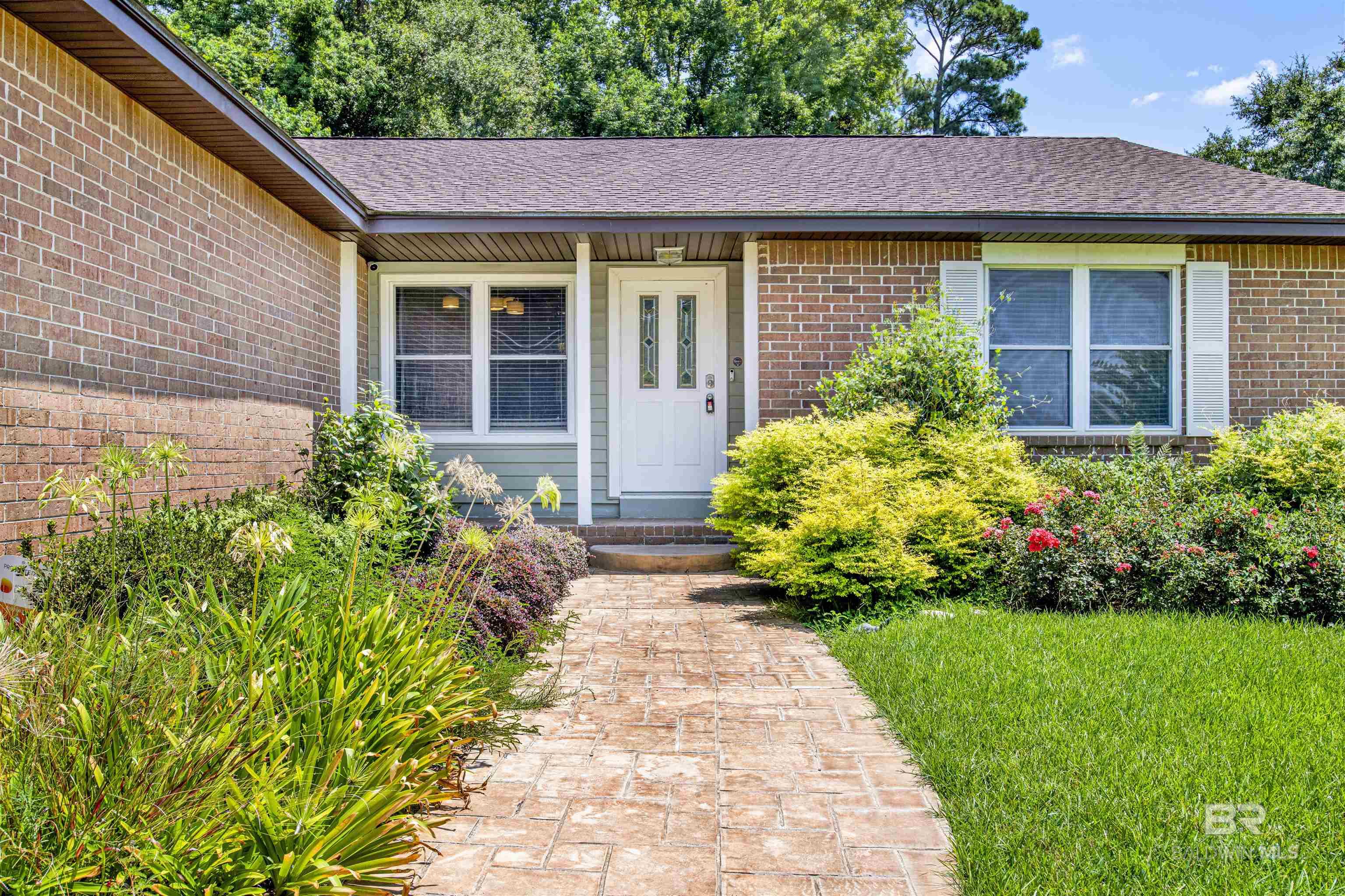 102 Lake Forest Boulevard