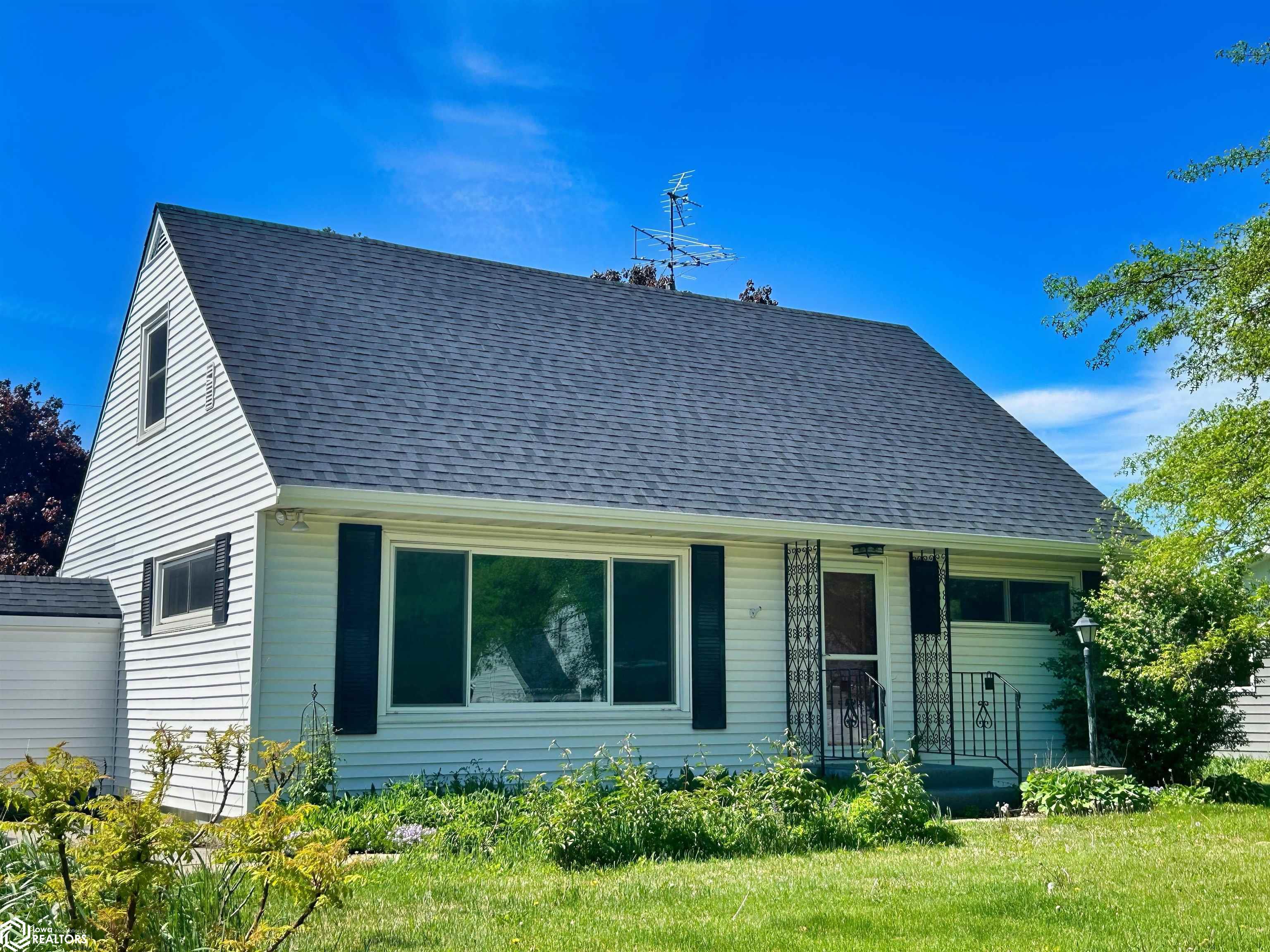 1628 10Th Avenue, Grinnell, Iowa 50112, 3 Bedrooms Bedrooms, ,Single Family,For Sale,10Th Avenue,6317233
