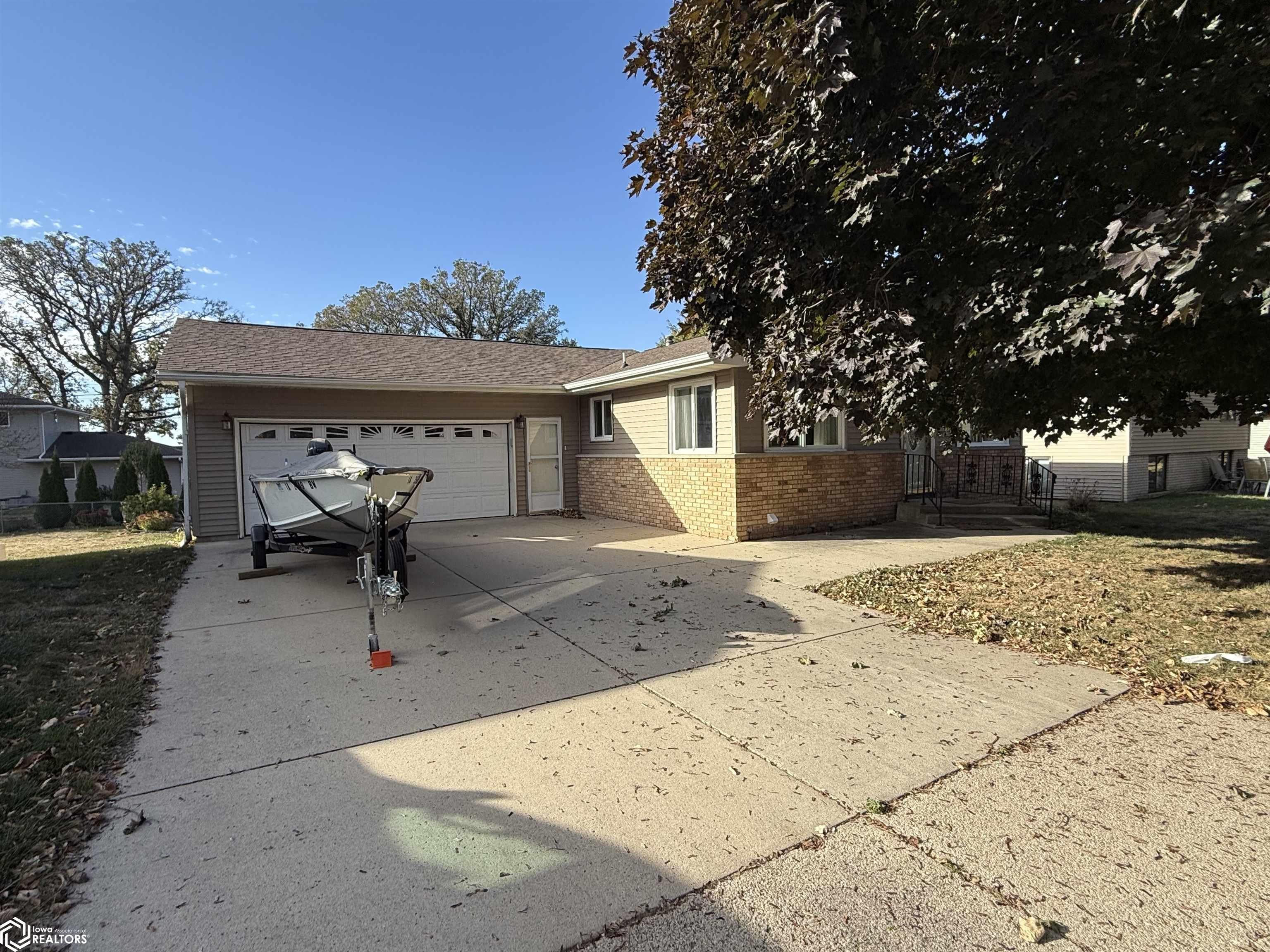 209 Orchard Lane, Clear Lake House for Sale Schoneman, REALTORS®