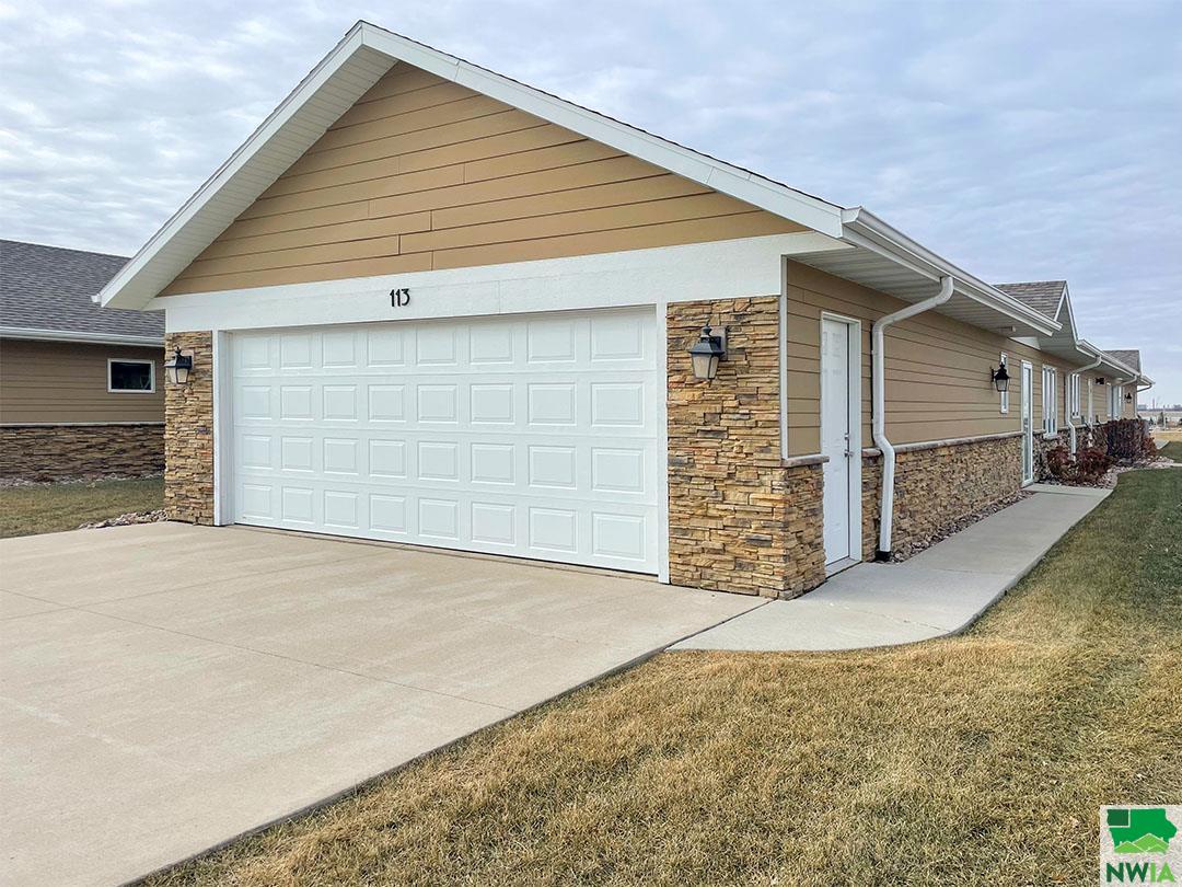 2225 Riviera Road #113						  						 , Sioux Center						 , IA						  51250						  