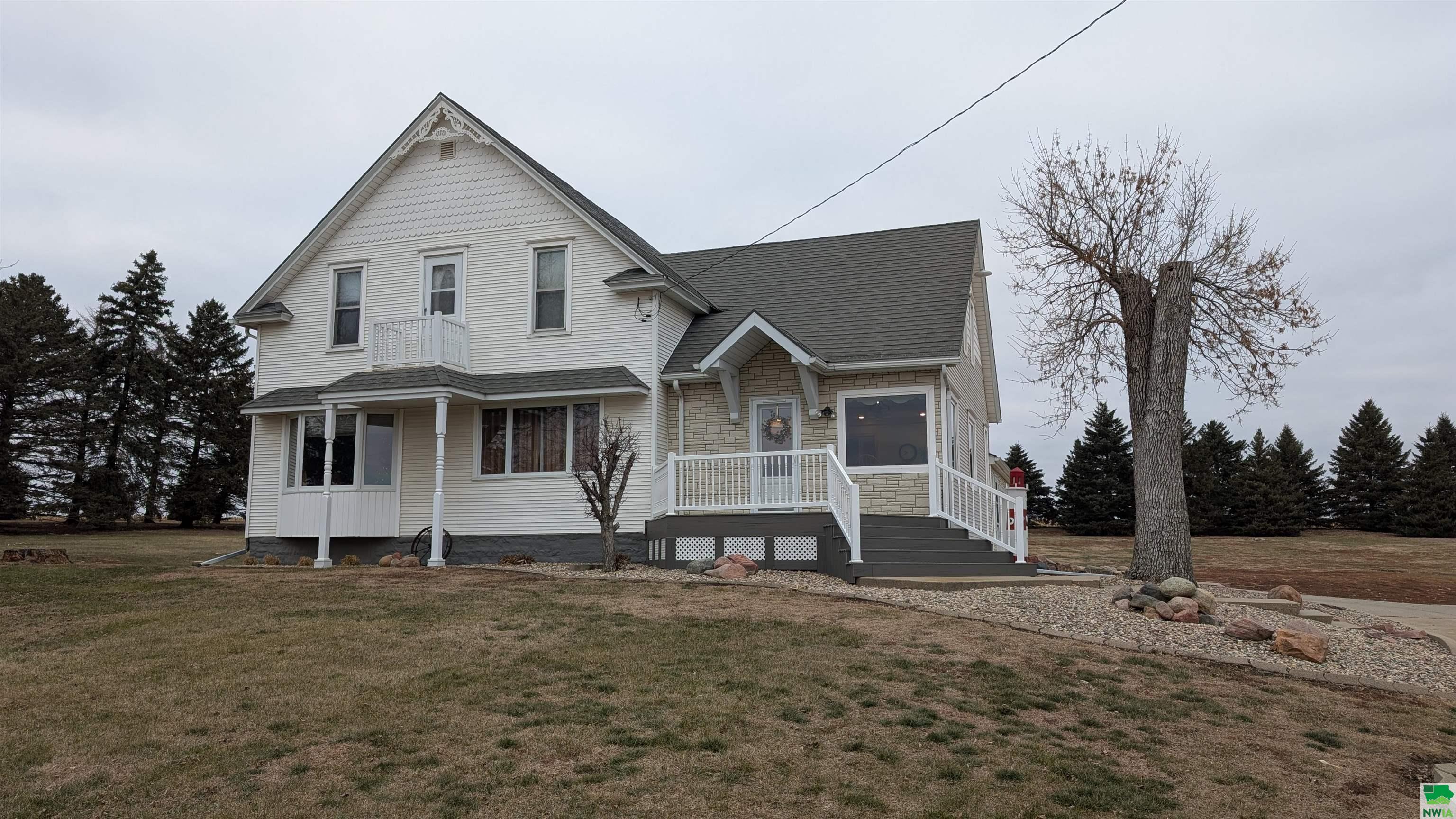 3352 400TH ST						  						 , Sioux Center						 , IA						  51250						  