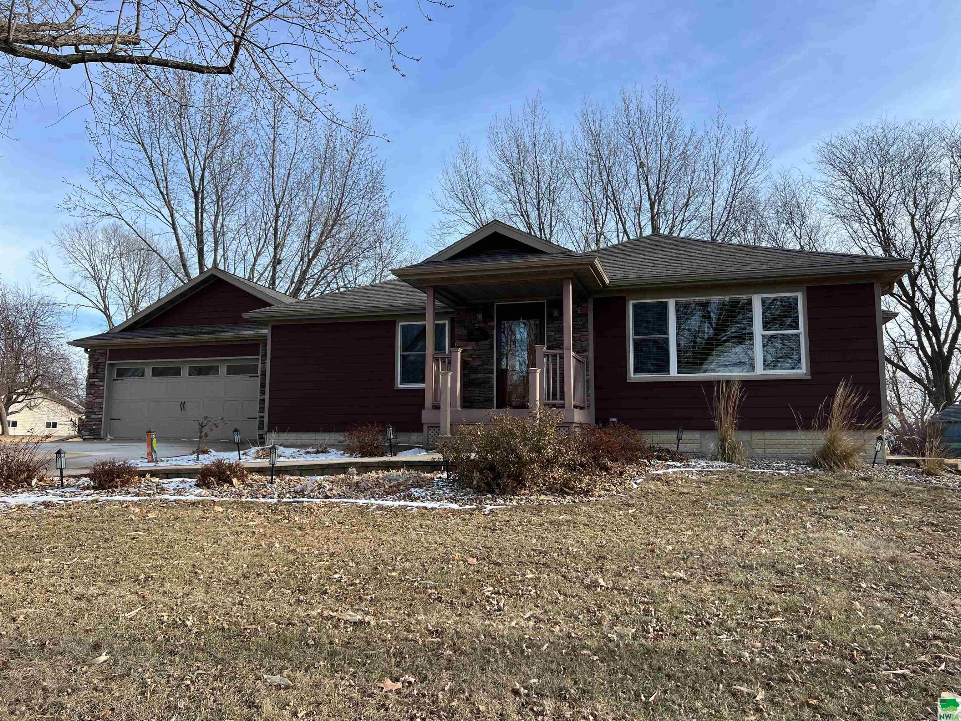 511 5th Ave						  						 , Alton						 , IA						  51003						  