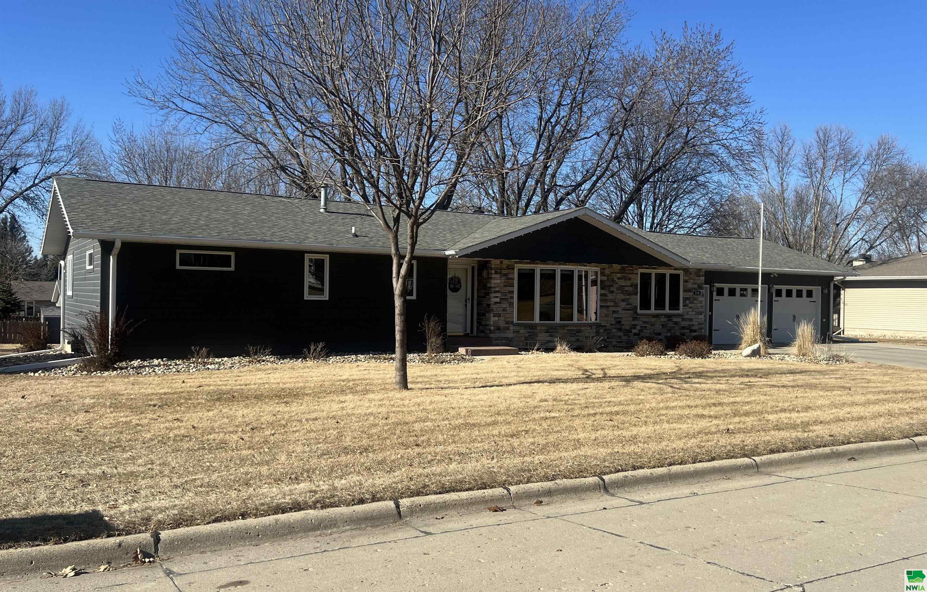 208 Kansas Ave SW						  						 , Orange City						 , IA						  51041						  