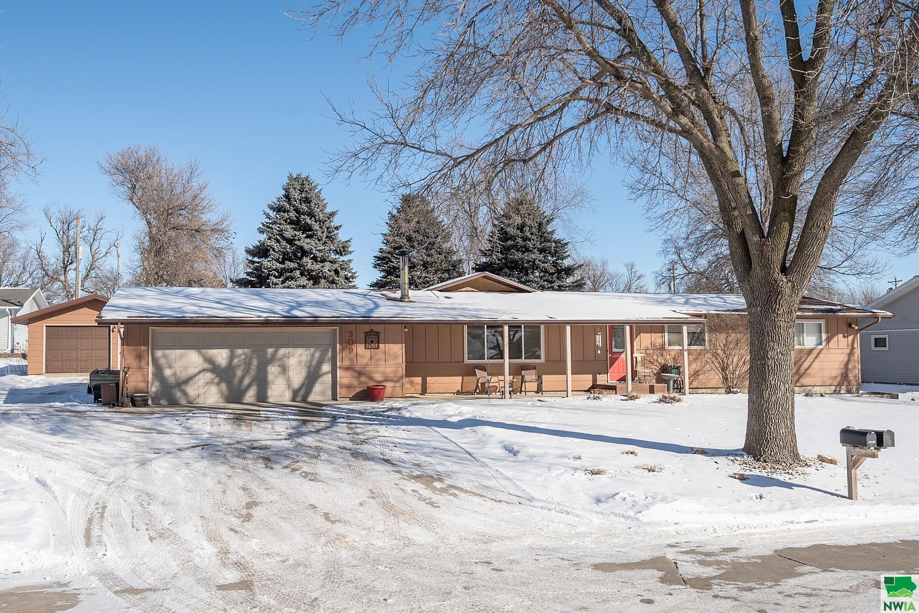 309 1ST ST						  						 , Hull						 , IA						  51239						  