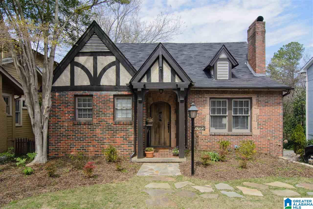 1704 Roseland Dr