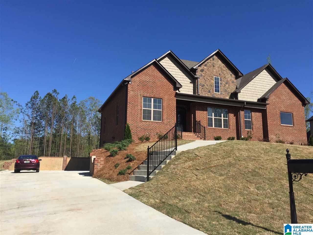 3017 Larkspur Ln