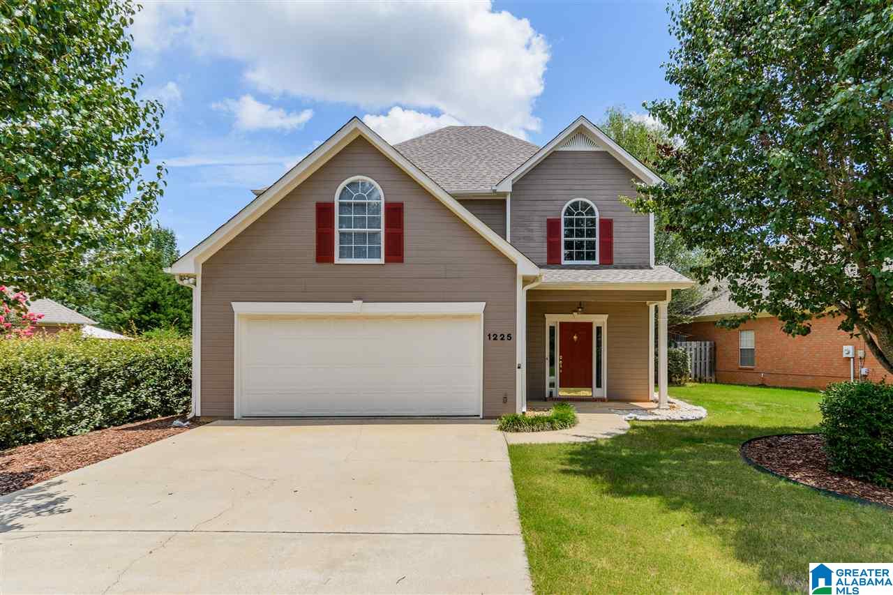1225 Amberley Woods Dr