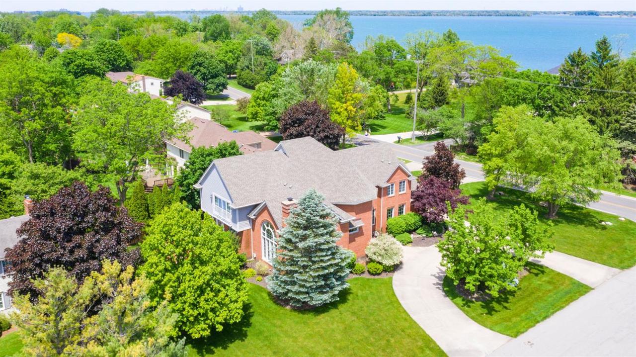 18510 PARKE LN, GROSSE ILE, MI 48138