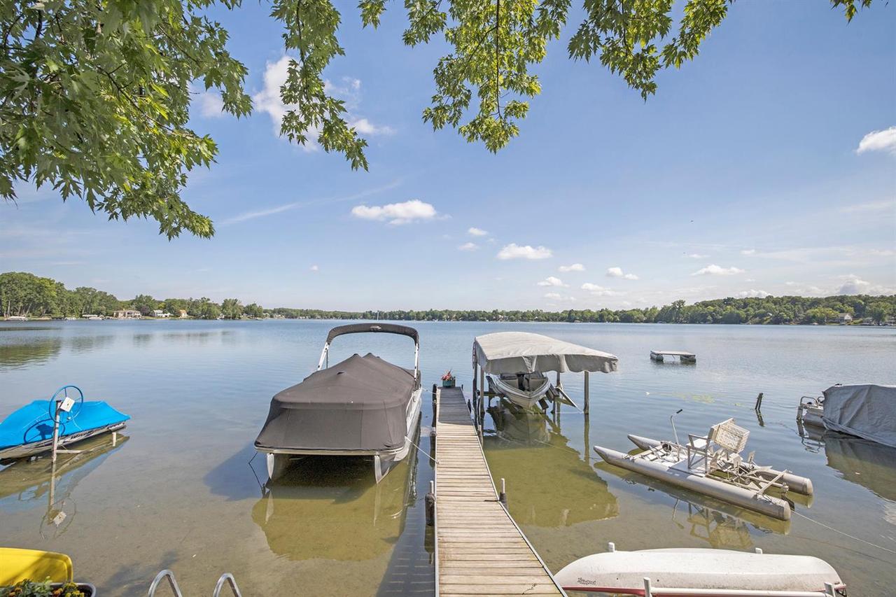 26 CAVANAUGH LAKE RD, Chelsea, MI 48118