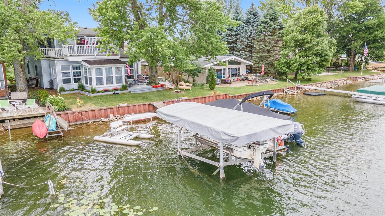 26 CAVANAUGH LAKE RD, Chelsea, MI 48118