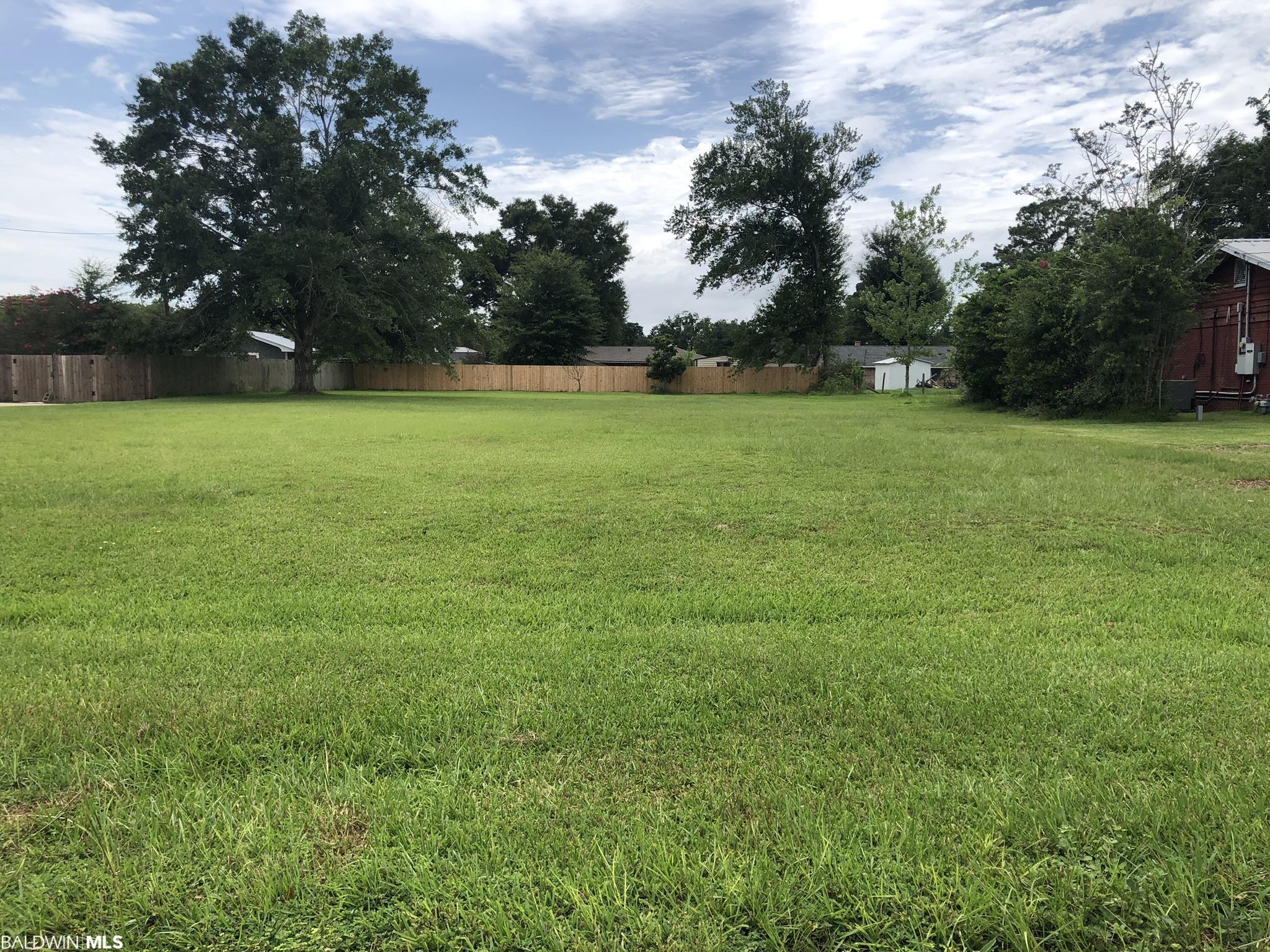 Riverwood Drive East