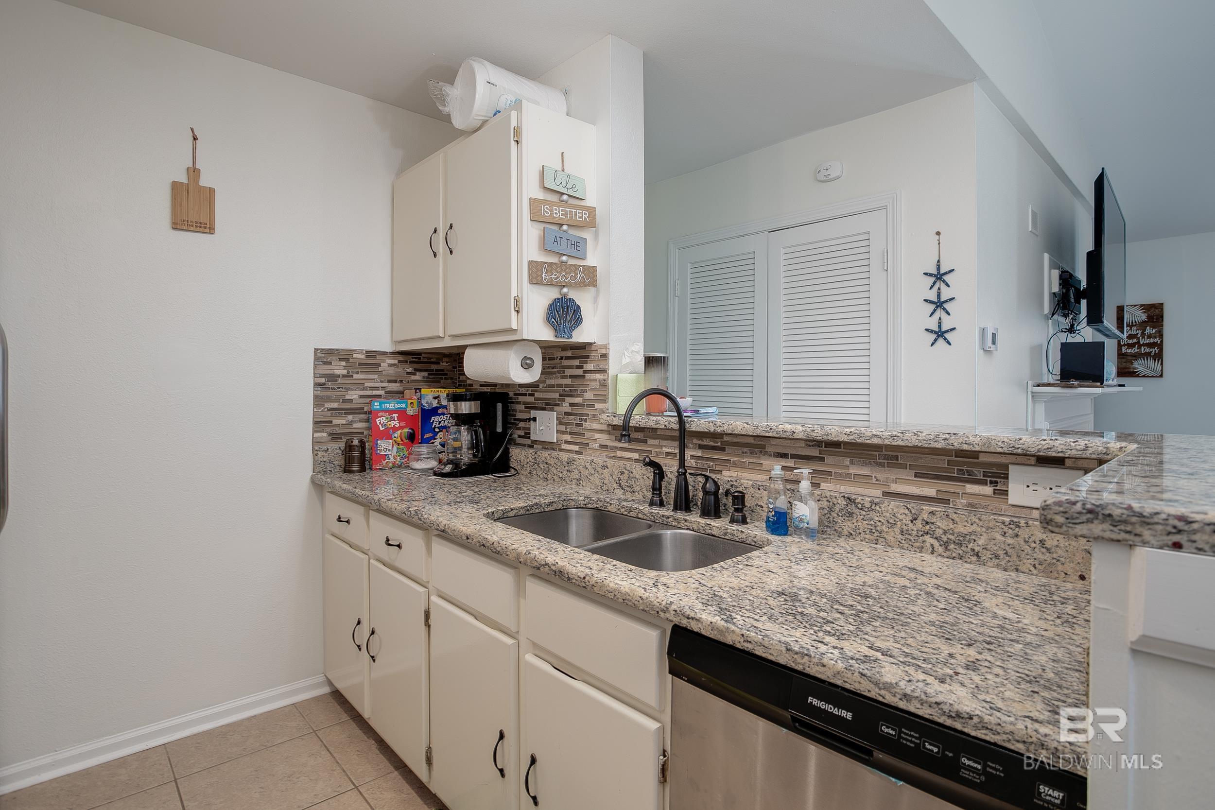 6194 State Highway 59 J3