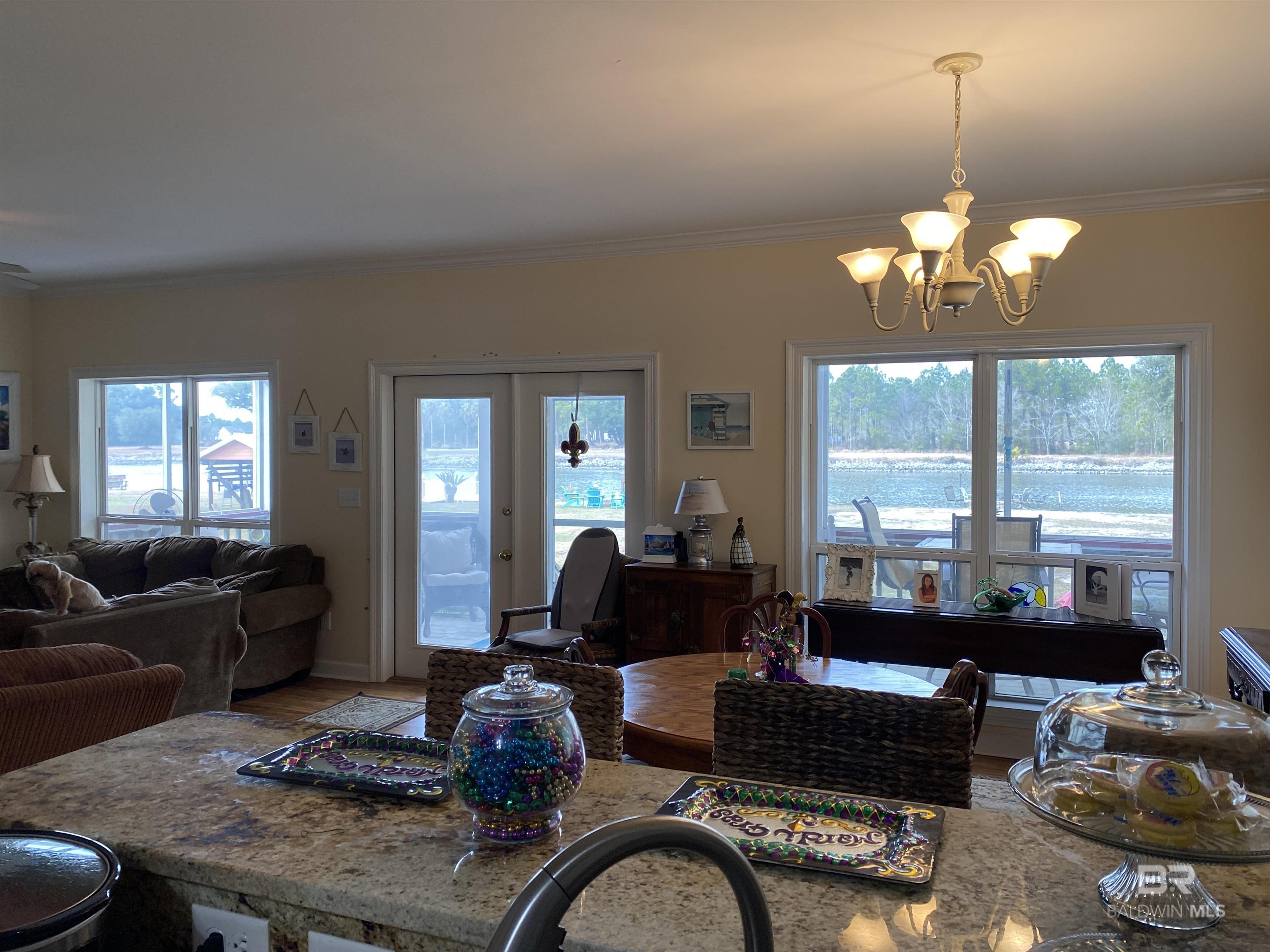 640 W Canal Drive