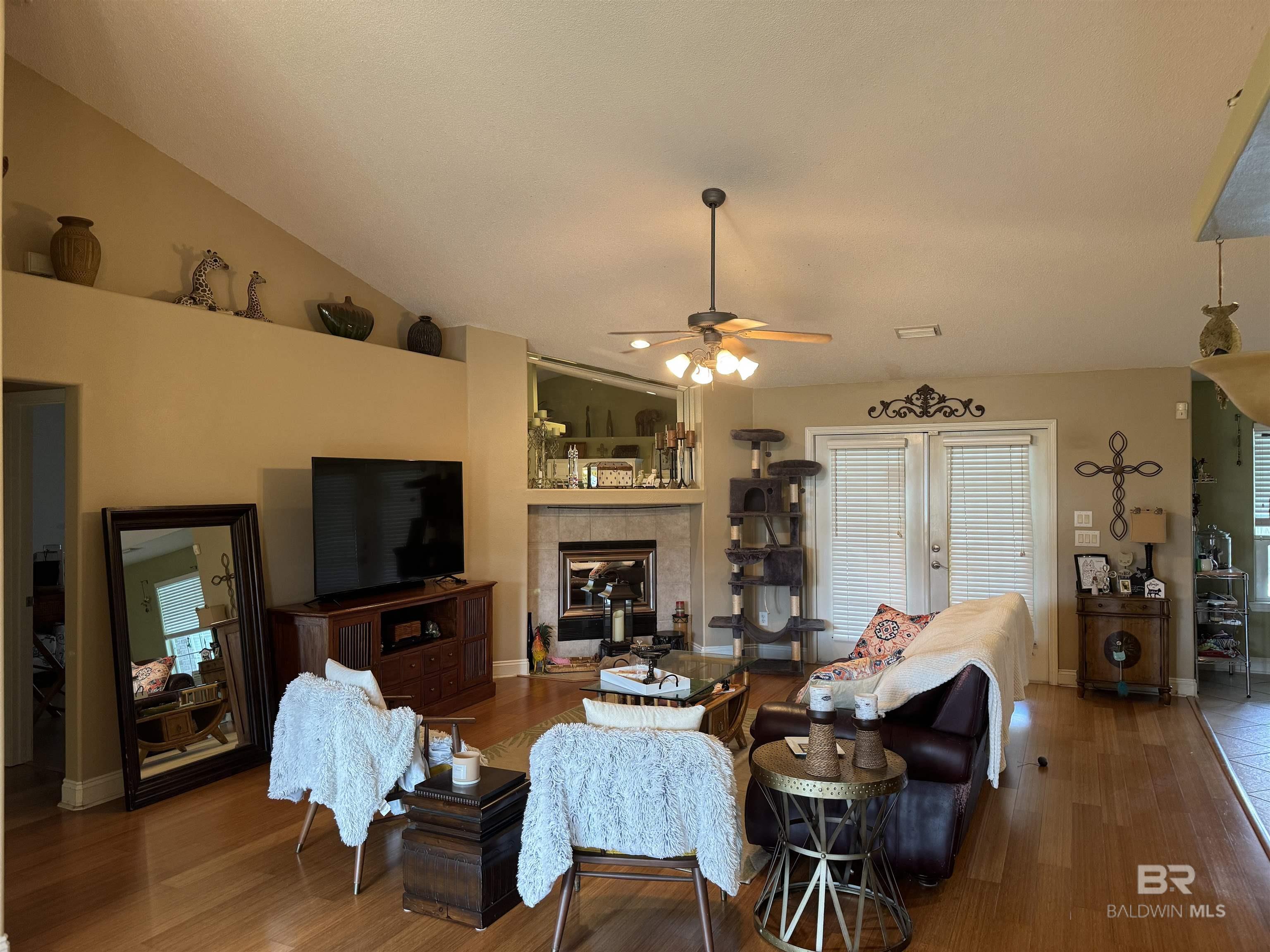 4605 Spinnaker Way