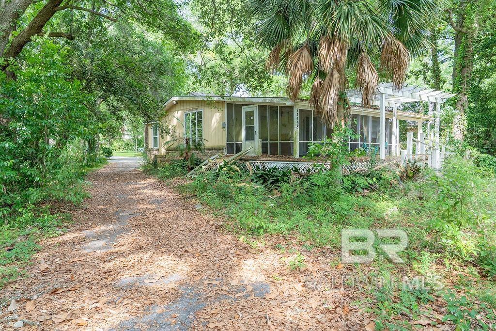 This is a beautiful property in historic Montrose with deeded beach/bay access FOR LIFE!  How would you like to be able to see those gorgeous sunrises and sunsets on your own property!  The house that is on here needs someone to love on it and is sold AS IS! Buyer to verify all information during due diligence.