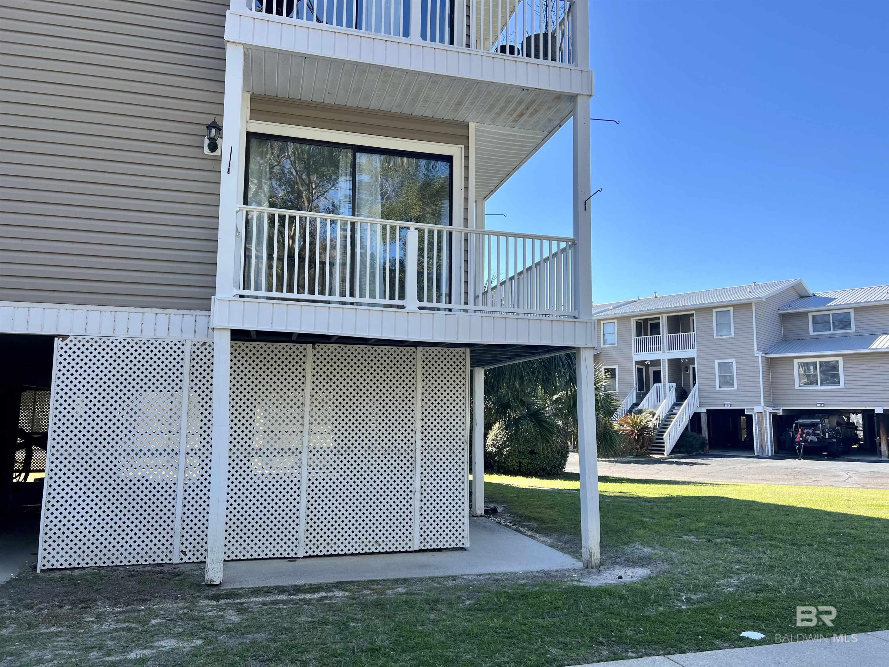 Fabulous Studio! Renovated from floor to ceiling! Hidden murphy bed frame, updated kitchen with all new cabinets and appliances.  Modern bathroom, updated laundry room includes full size washer & dryer. Beadboard ceiling. Brand New window coverings. Close to boat launch & restaurant.  Buyer to verify all information during due diligence. Seller is a licensed Real Estate Agent.