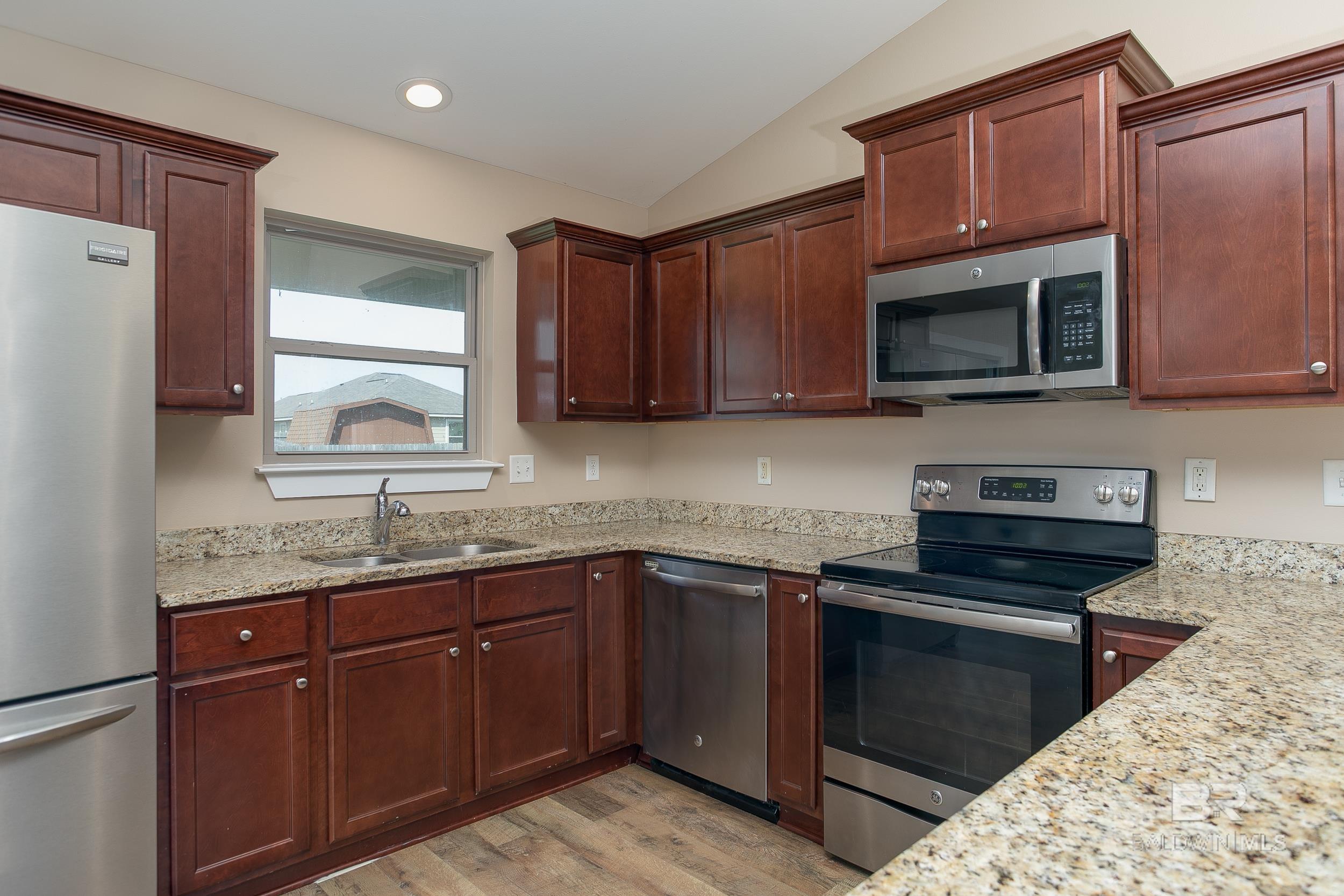 211 Lakefront Circle