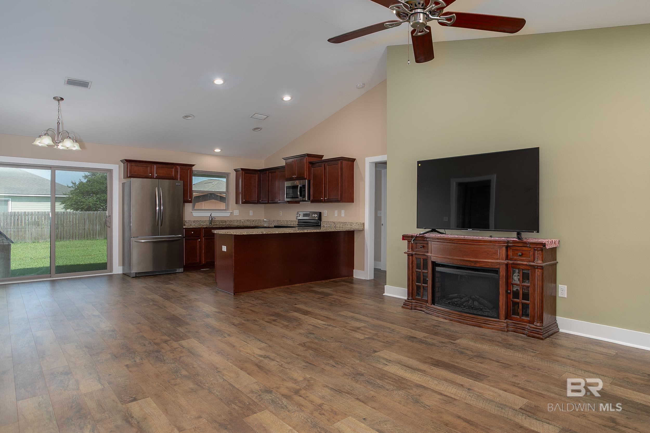 211 Lakefront Circle
