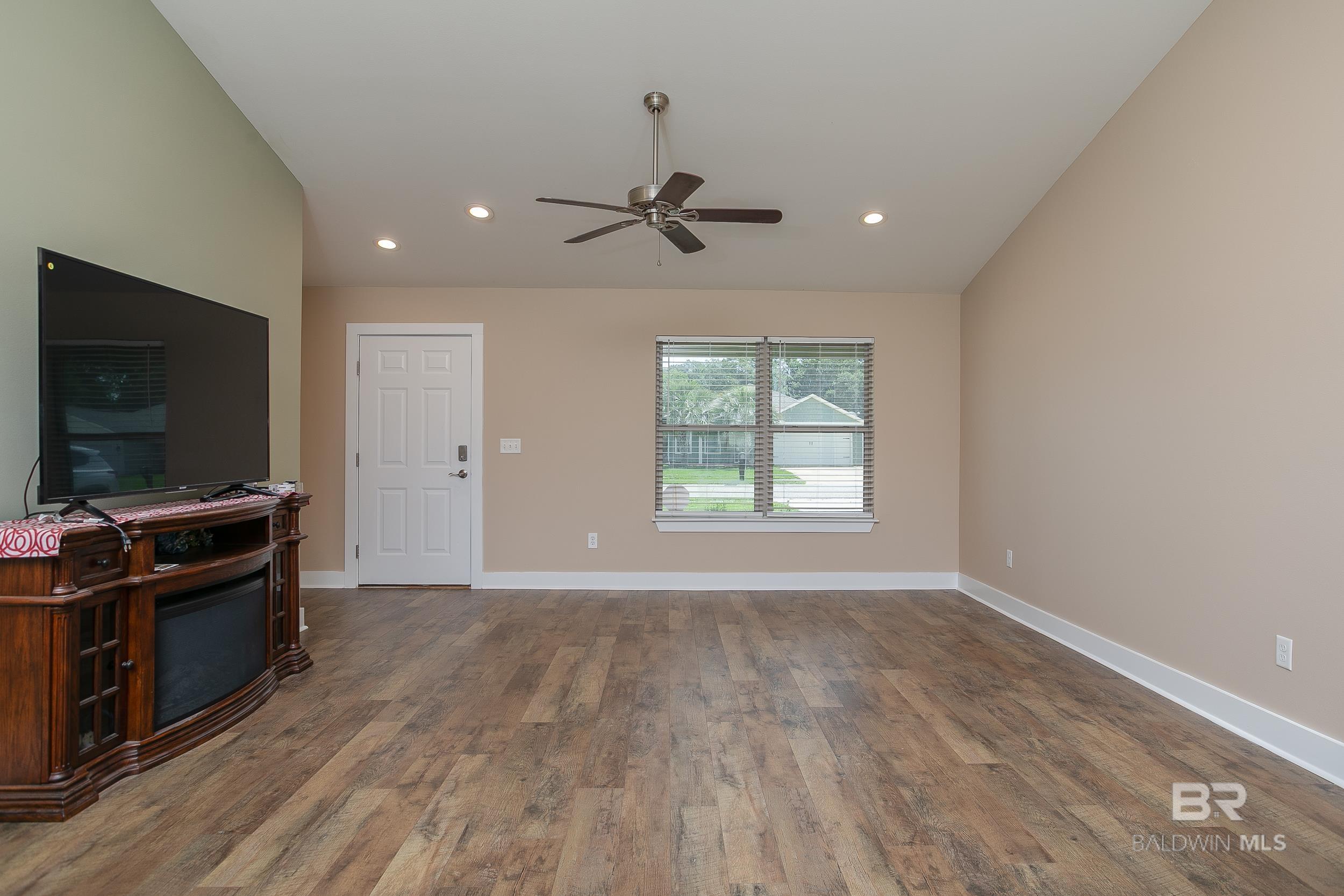 211 Lakefront Circle