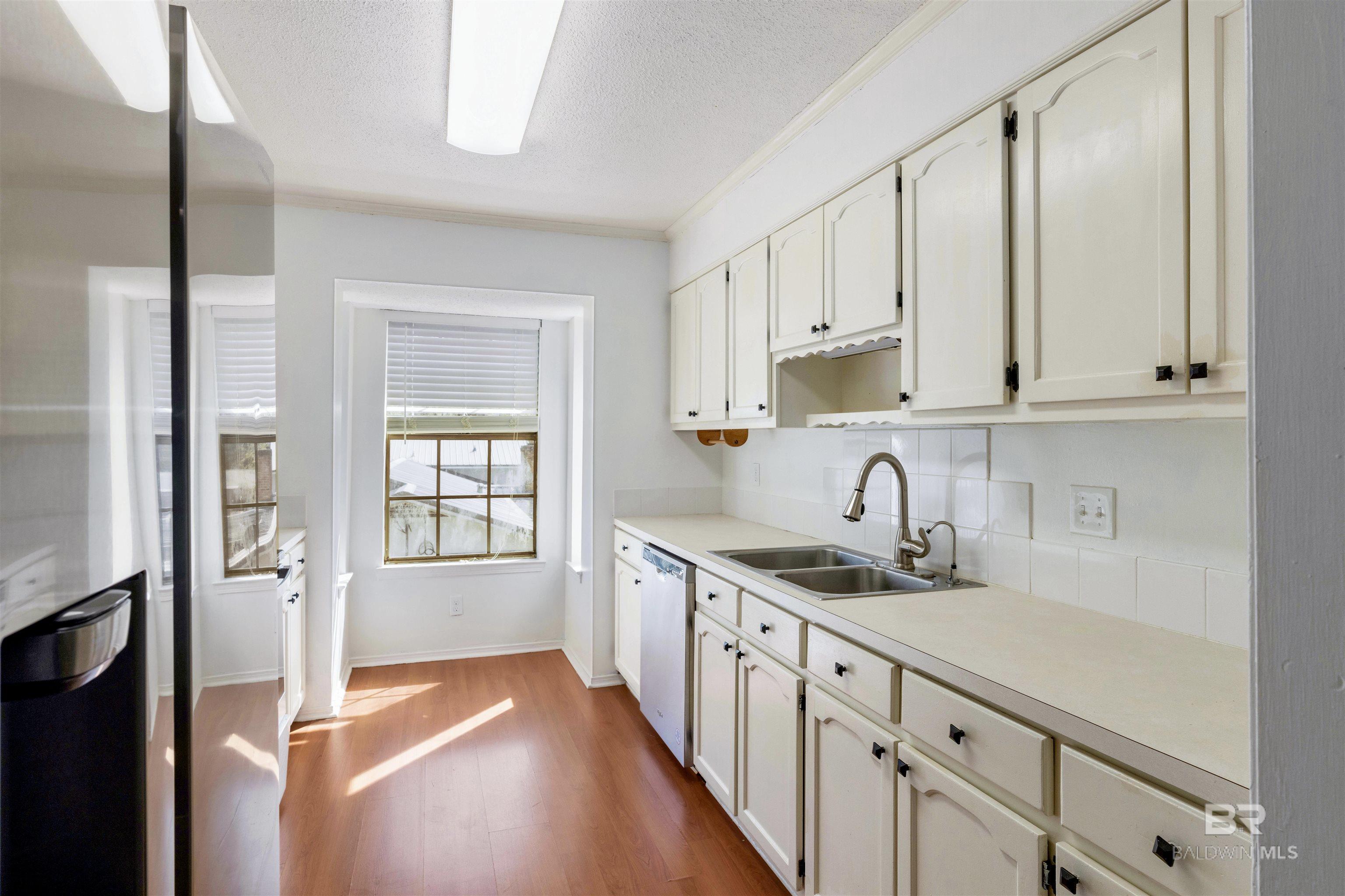 16 Lancers Lane B