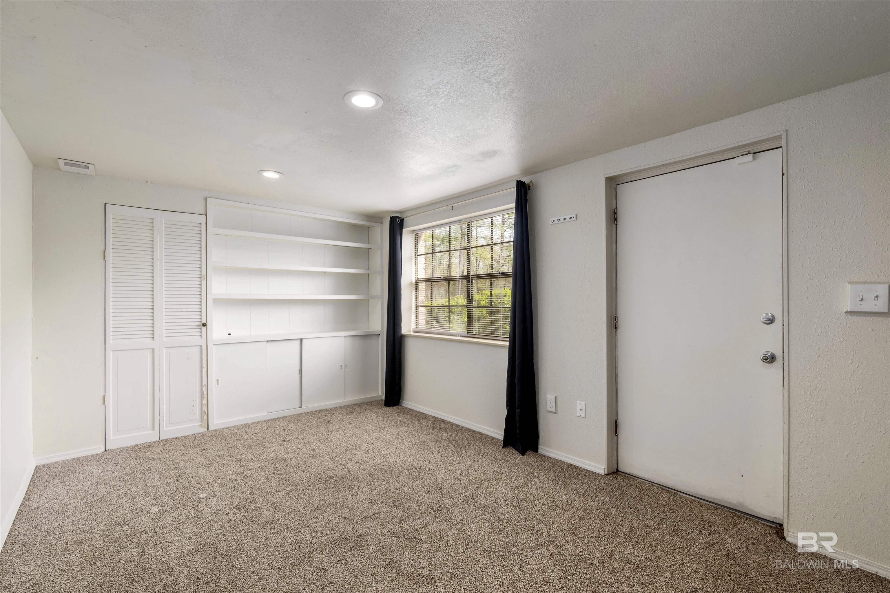 16 Lancers Lane B