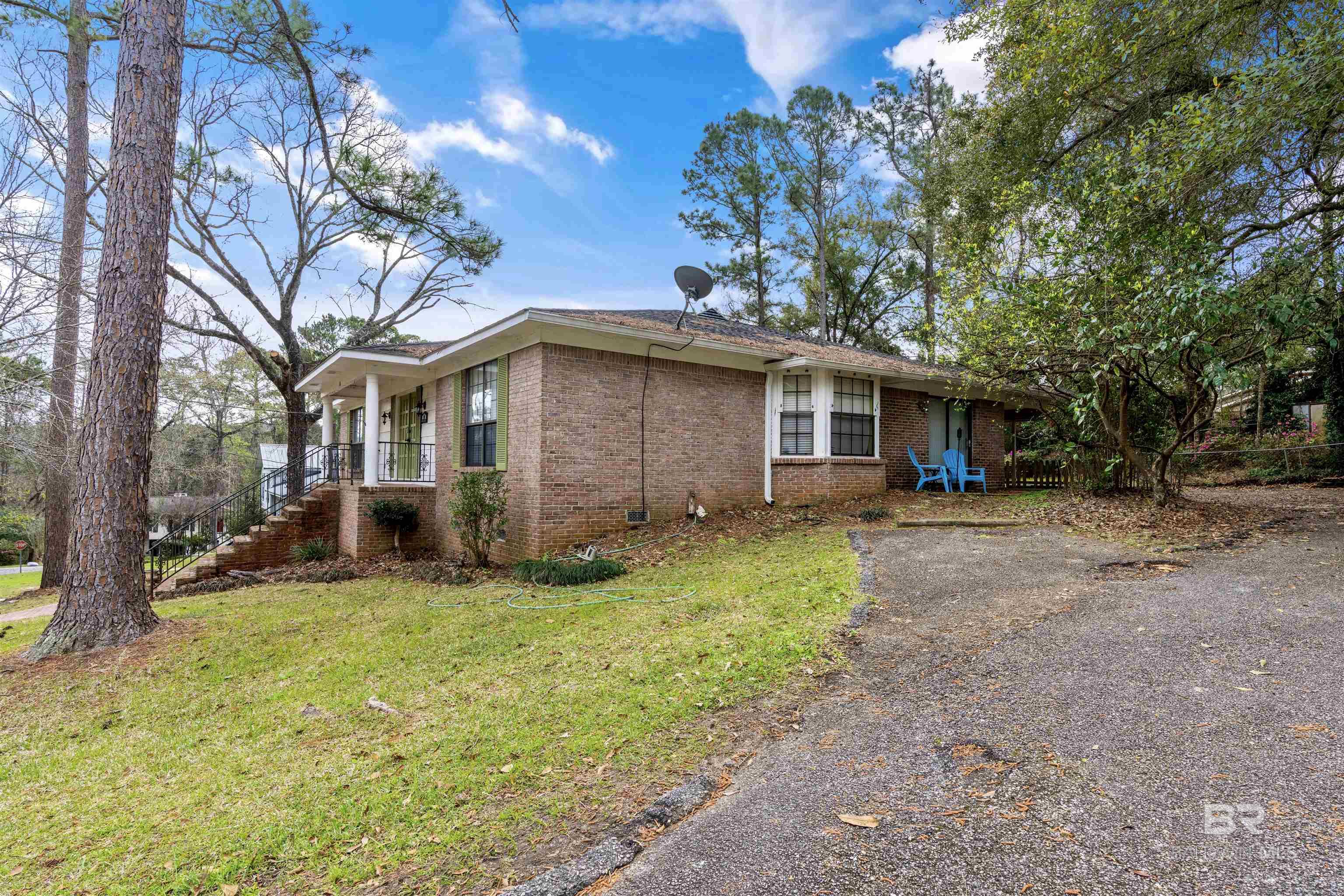 16 Lancers Lane B