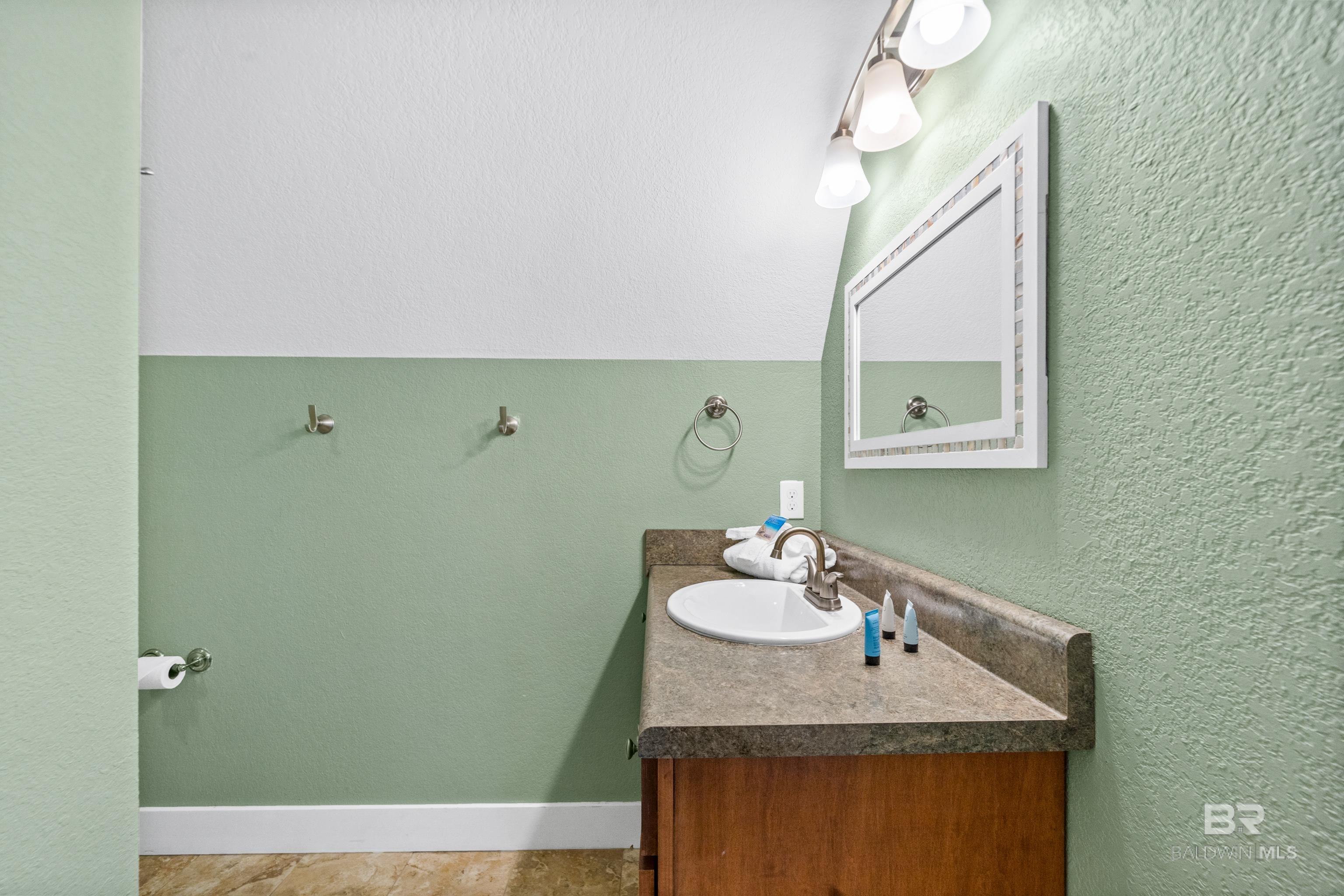 450 S Breakers Lane, Gulf Shores, AL, 36542