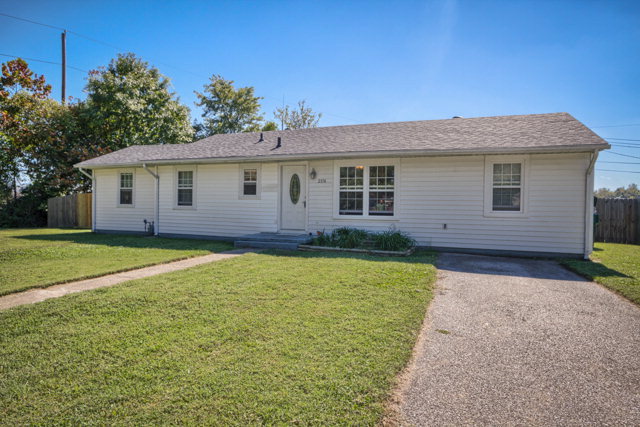 2036 10th Street E, Owensboro, Kentucky 42303, 3 Bedrooms Bedrooms, ,1 BathroomBathrooms,Single Family Residence,For Sale,10th Street E,69519