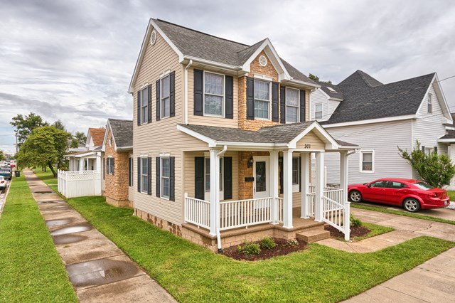 301 7th Street E, Owensboro, Kentucky 42303, 3 Bedrooms Bedrooms, ,2 BathroomsBathrooms,Single Family Residence,For Sale,7th Street E,69934
