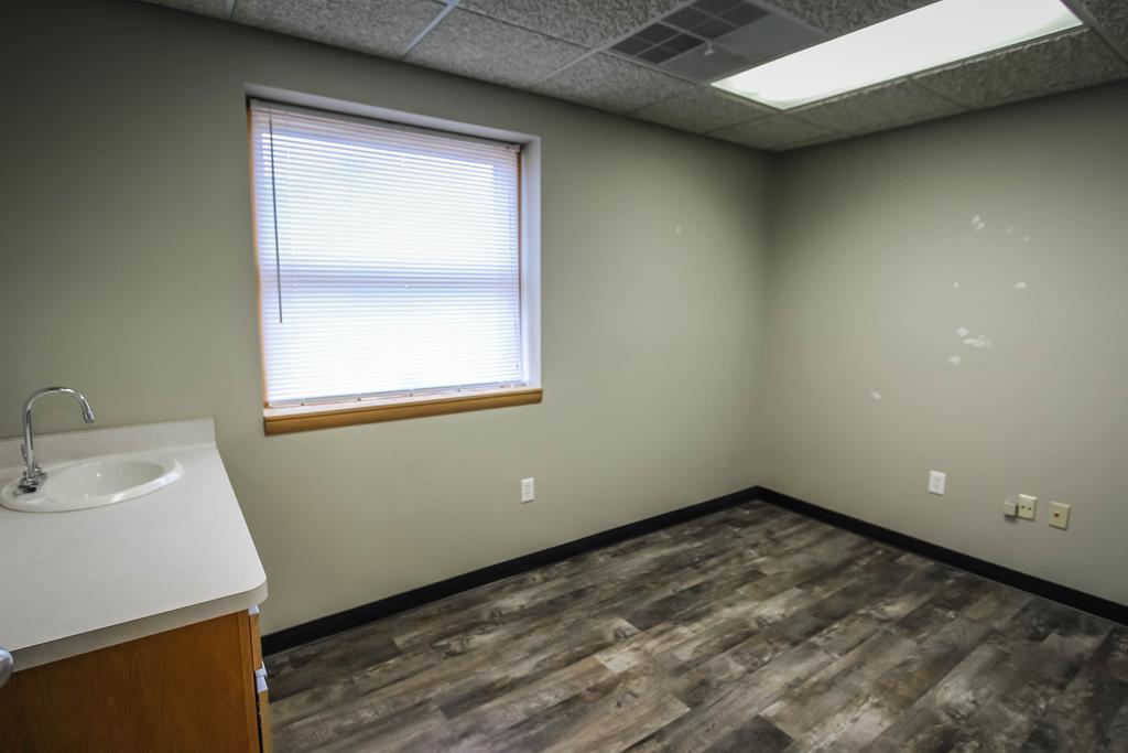 750 Salem Dr. Suite 2-D, Owensboro, Kentucky 42301, ,Office,For Sale,Salem Dr. Suite 2-D,75837