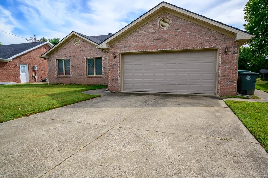 3500 Deer Trail, Owensboro, Kentucky 42301, 3 Bedrooms Bedrooms, ,2 BathroomsBathrooms,Single Family Residence,For Sale,Deer Trail,77583