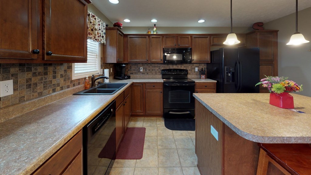 2166 Summer Walk, Owensboro, Kentucky 42303, 4 Bedrooms Bedrooms, ,2 BathroomsBathrooms,Single Family Residence,For Sale,Summer Walk,77653