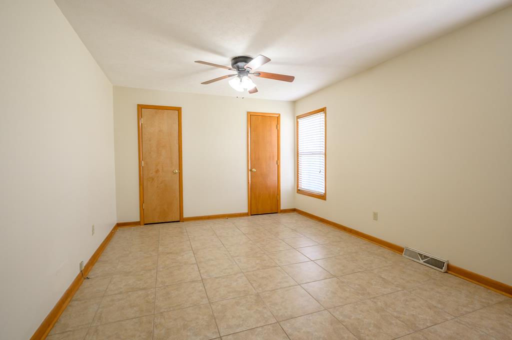 2911 Frederica Street, Owensboro, Kentucky 42303, 3 Bedrooms Bedrooms, ,2 BathroomsBathrooms,Single Family Residence,For Sale,Frederica Street,77735